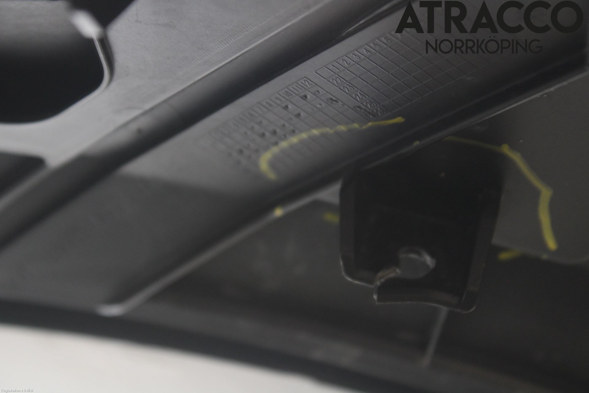 Jaguar I-PACE 18- Skärm Fram Höger