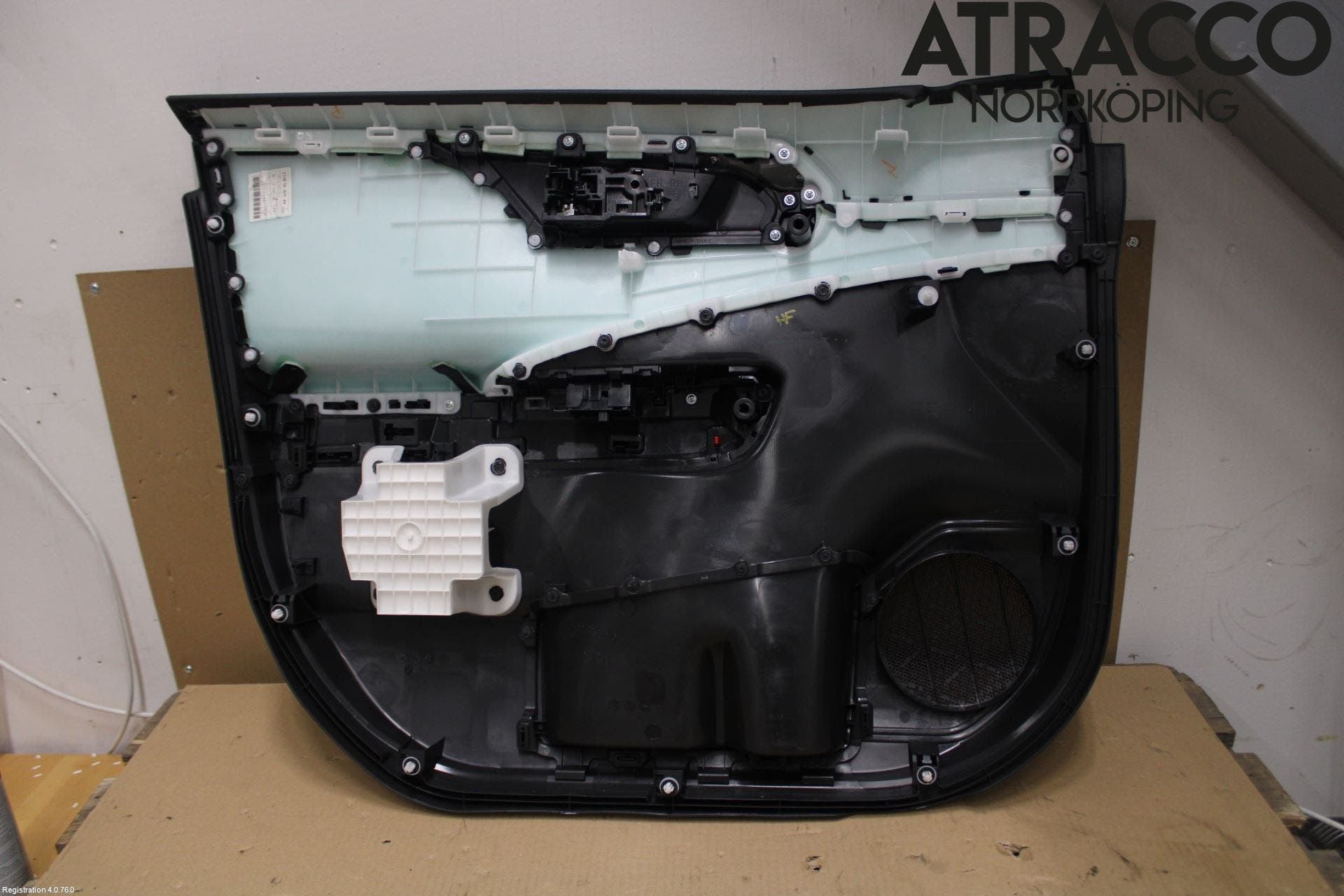 Toyota RAV4 19- Dörrklädsel Hö