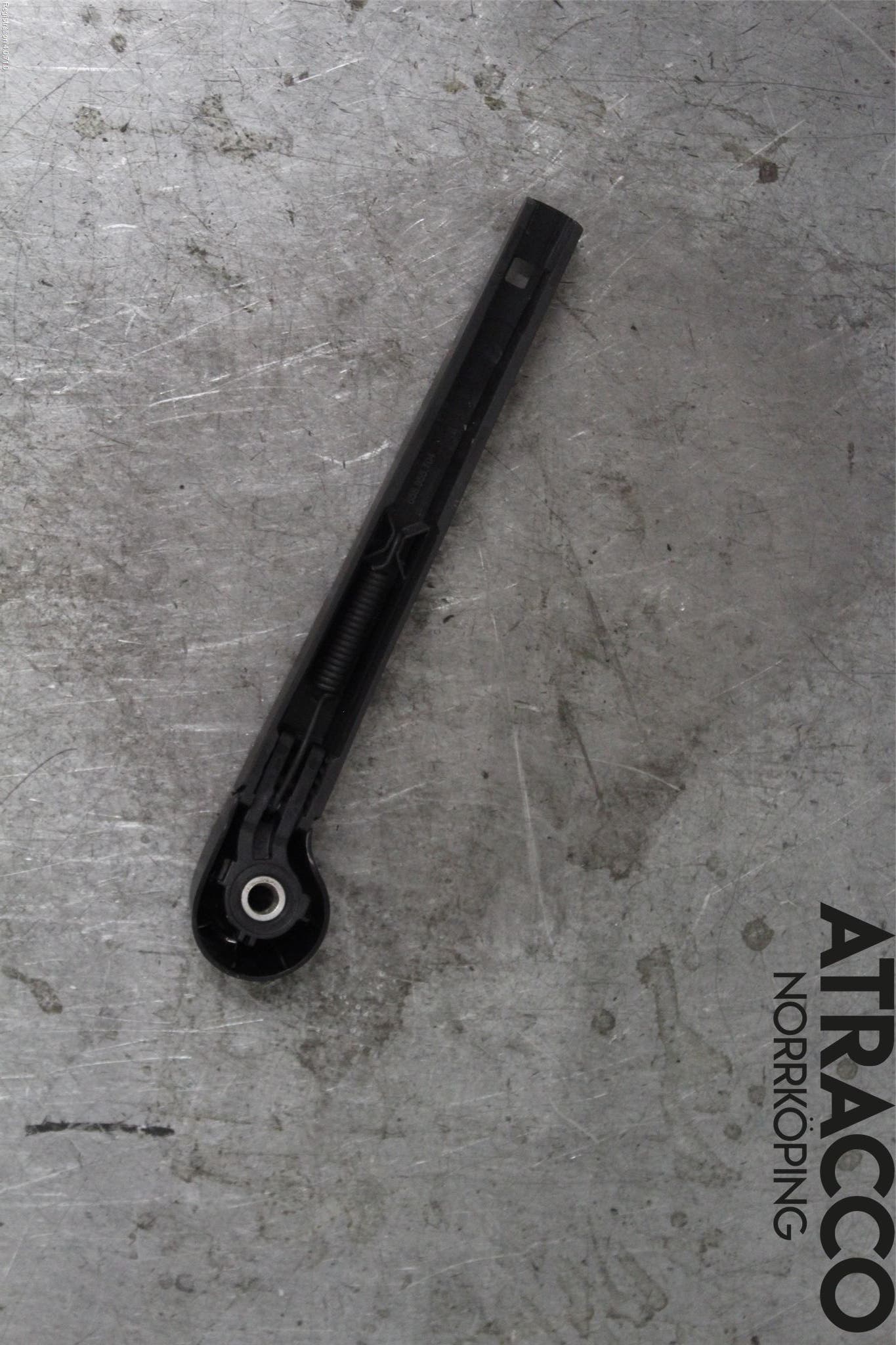 Skoda KAMIQ 20- Torkararm-Bakruta