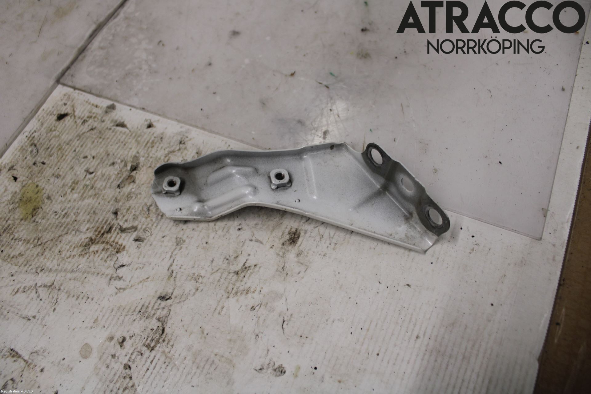 Lexus IS 250/350 14-20 Skärmfäste Fram Vä