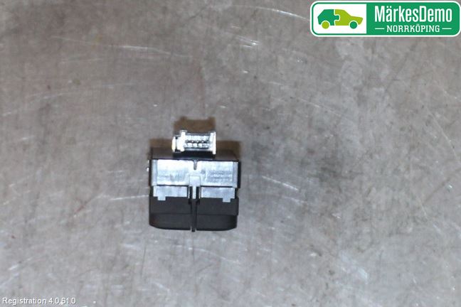 Audi A4/S4 B9 20- Strömställare Elhiss