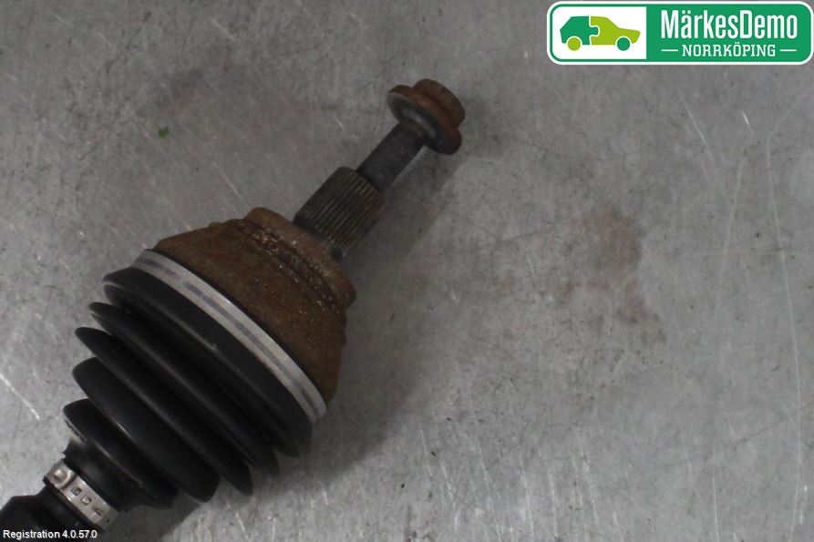 Volkswagen VW CADDY 16-20 Drivaxel Fram Höger