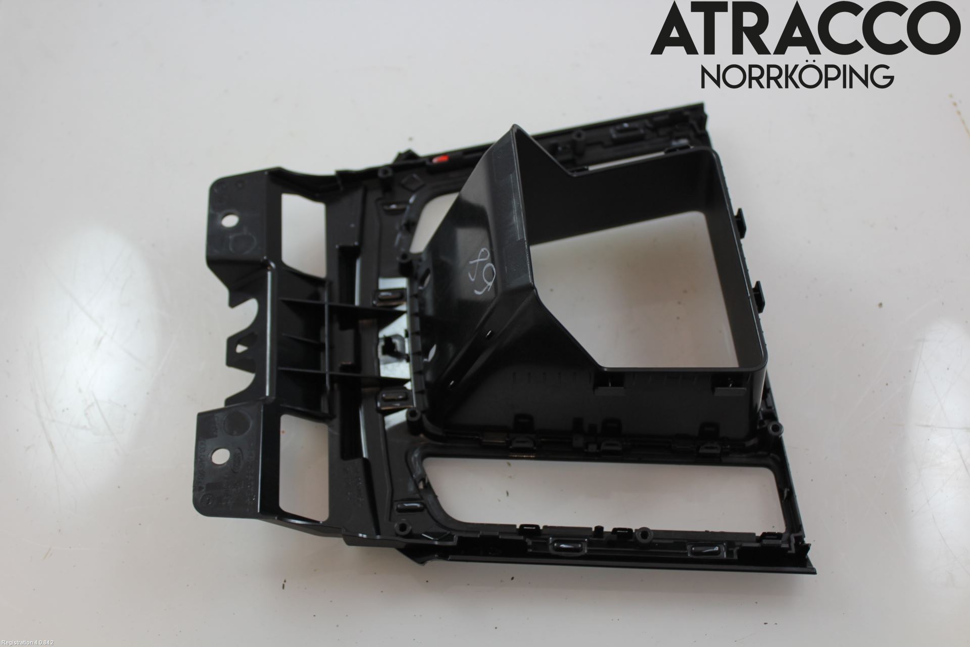 Jaguar I-PACE 18- Inredning Sarg Växelspak