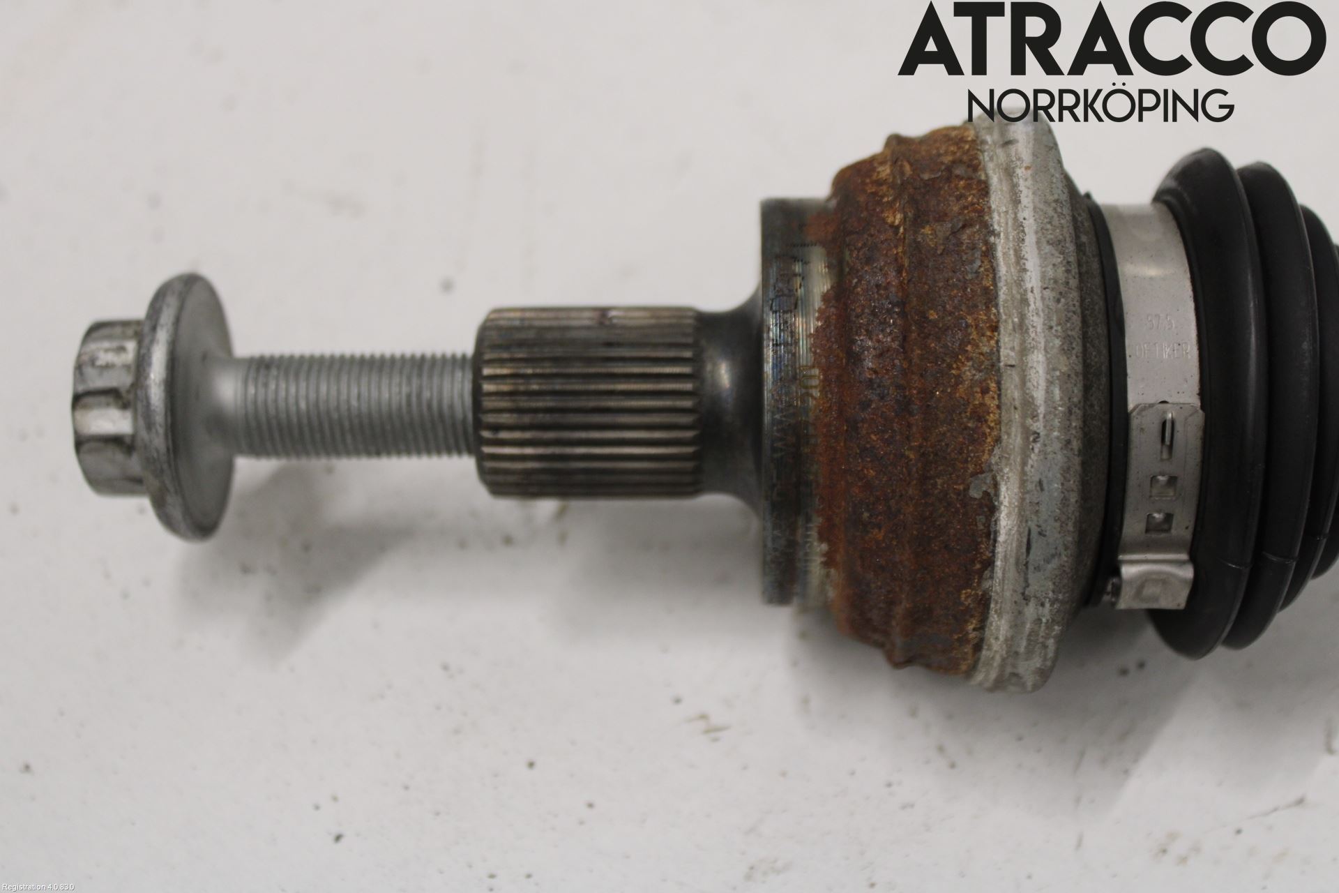 Volkswagen VW TIGUAN 16-24 Drivaxel Bak Höger
