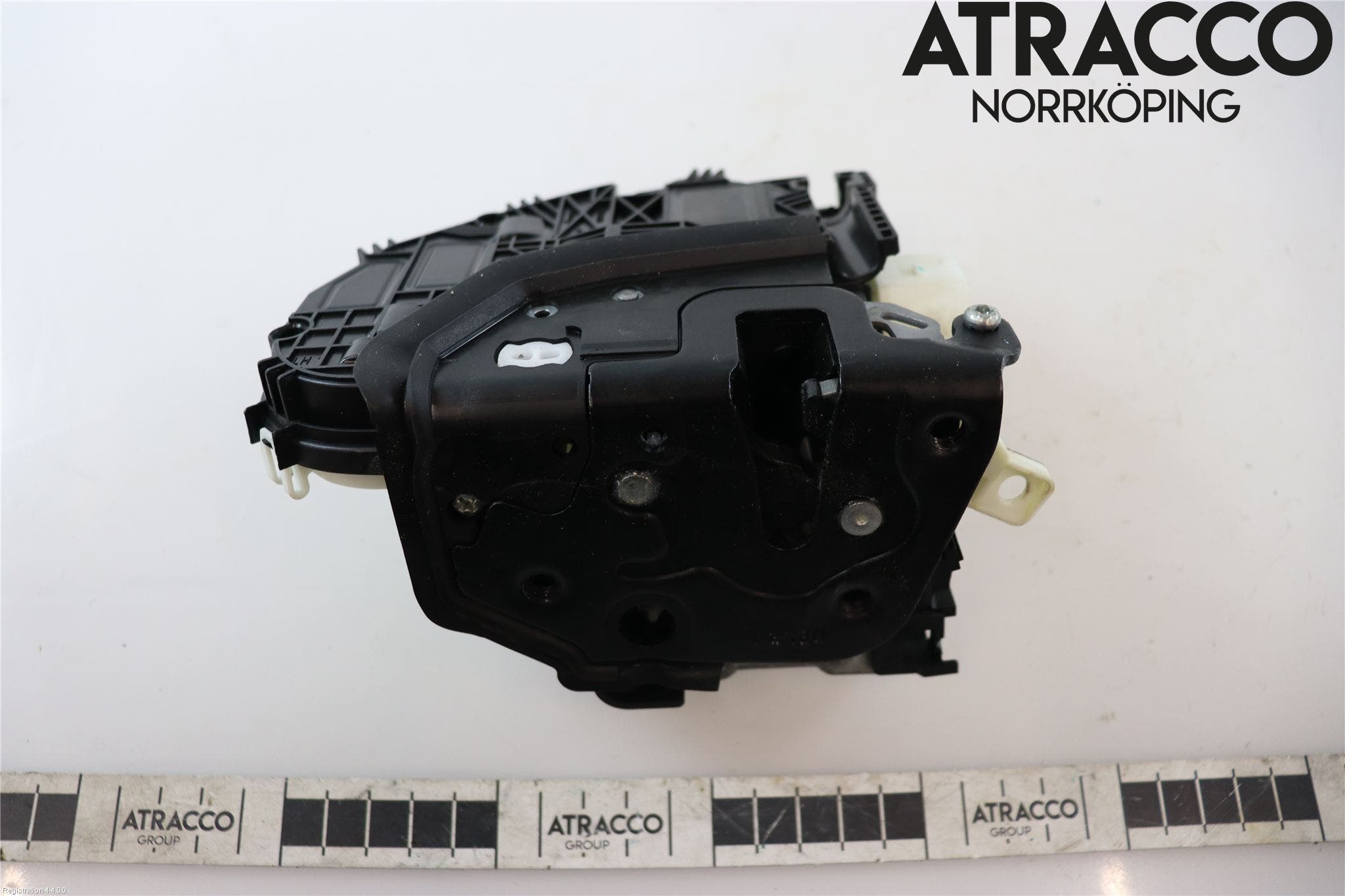 Audi A4/S4 B9 20- Låskista-Dörrlås