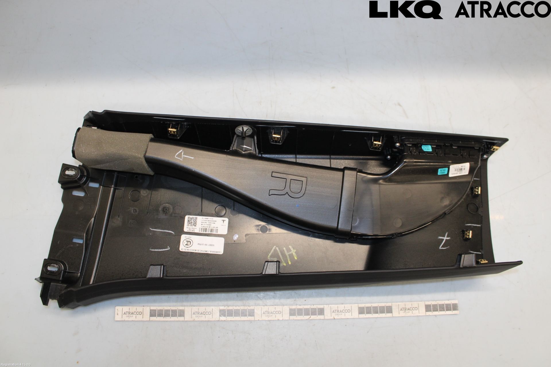 Tesla MODEL X 16- Inr Plastd A-B-C Stolpe
