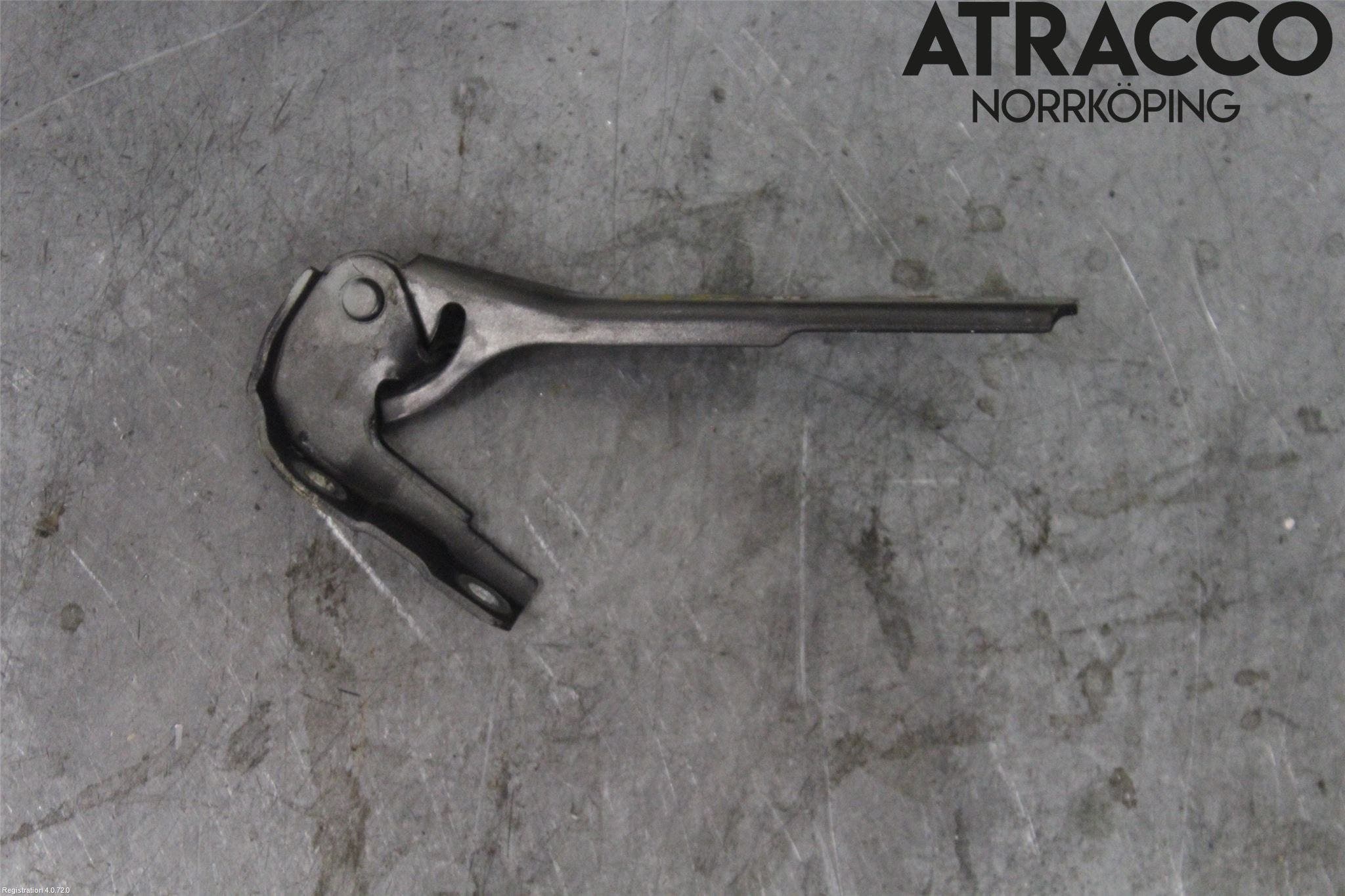 Audi A3/S3     04-05 Huvgångjärn