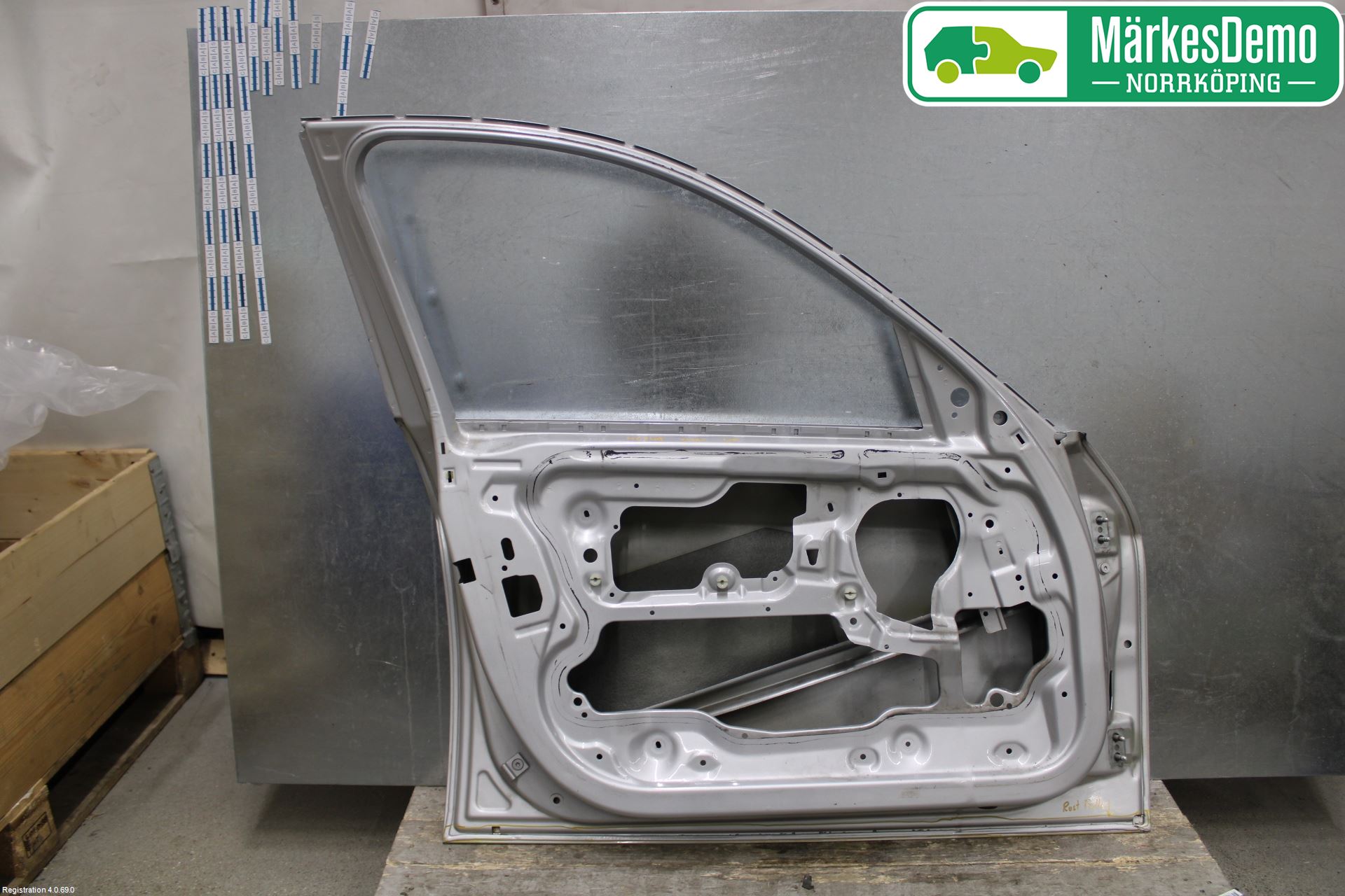 BMW 3 E90/91 SED/TOU 05-12 Dörr Fram Vänster