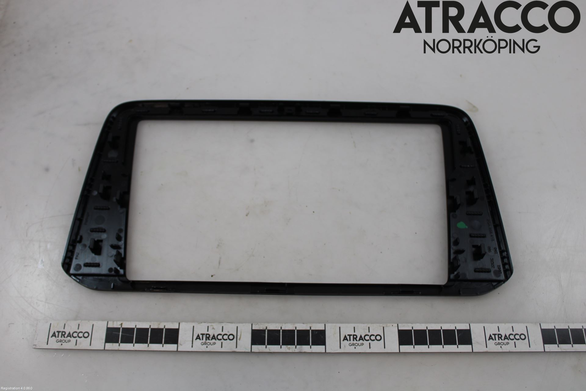 Volkswagen VW T-ROC 18- Instrument-Radio Sarg