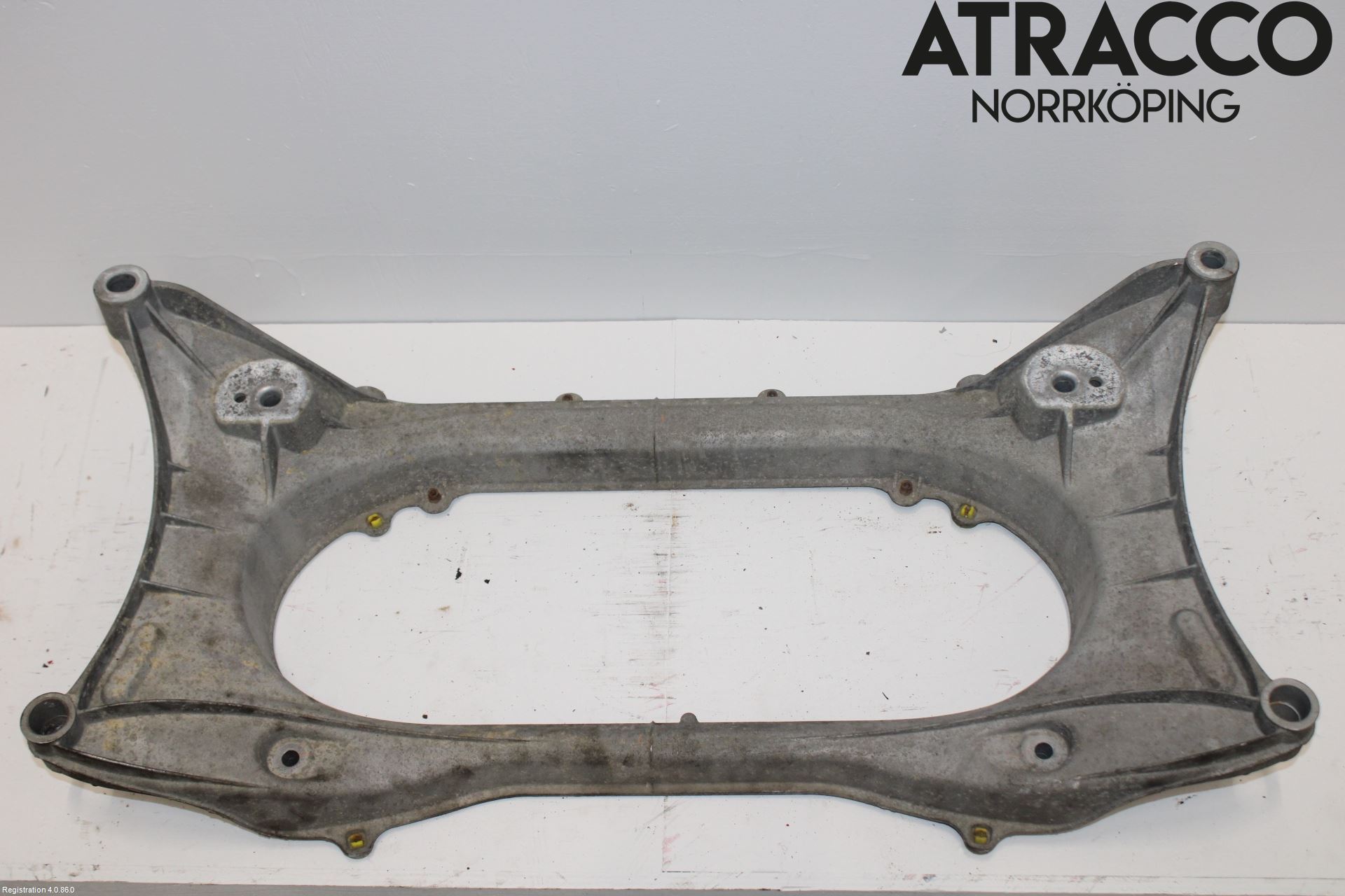 Toyota CROWN Framvagnsbalk