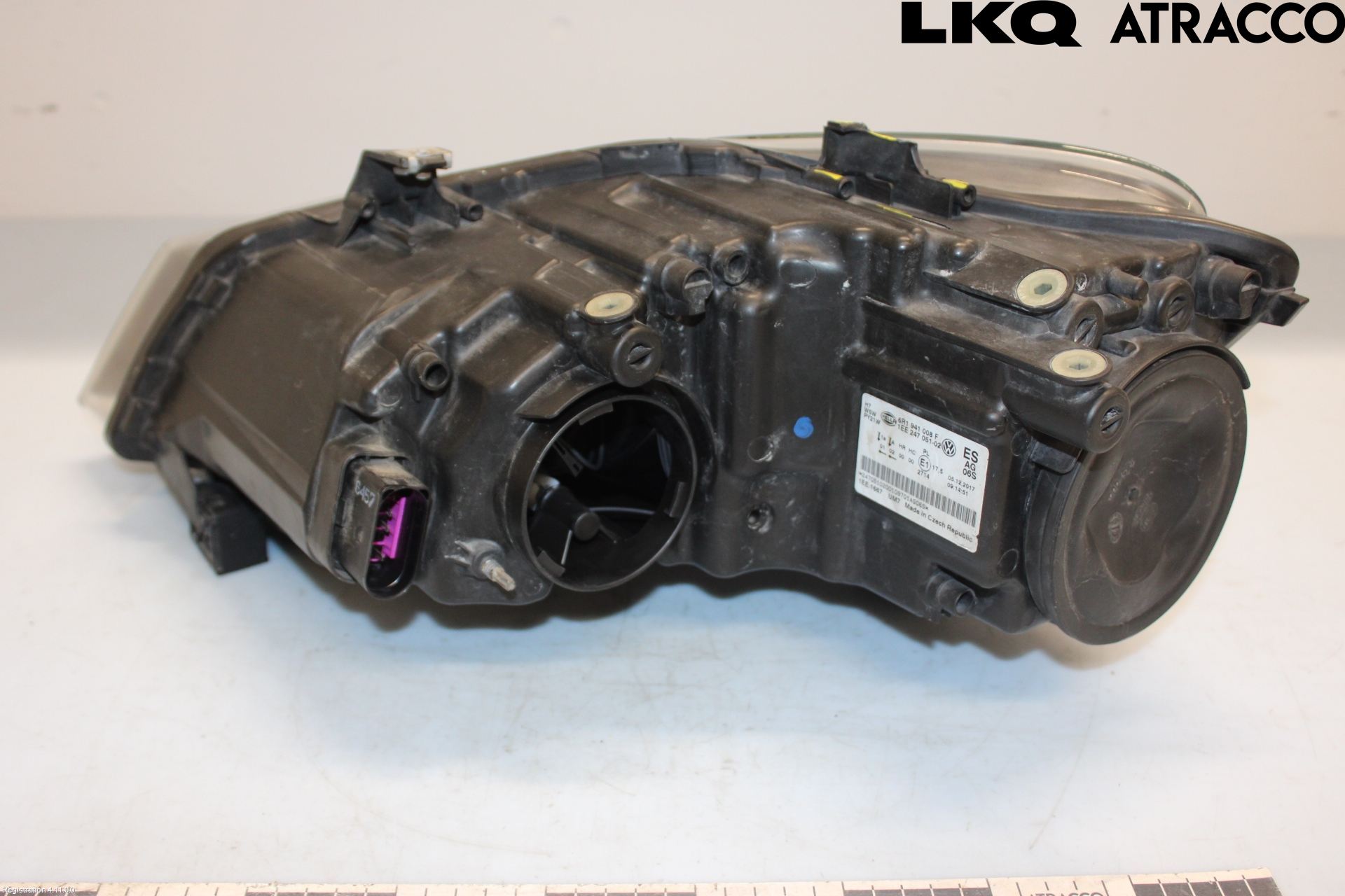 Volkswagen VW POLO 10-17 Strålkastare Höger