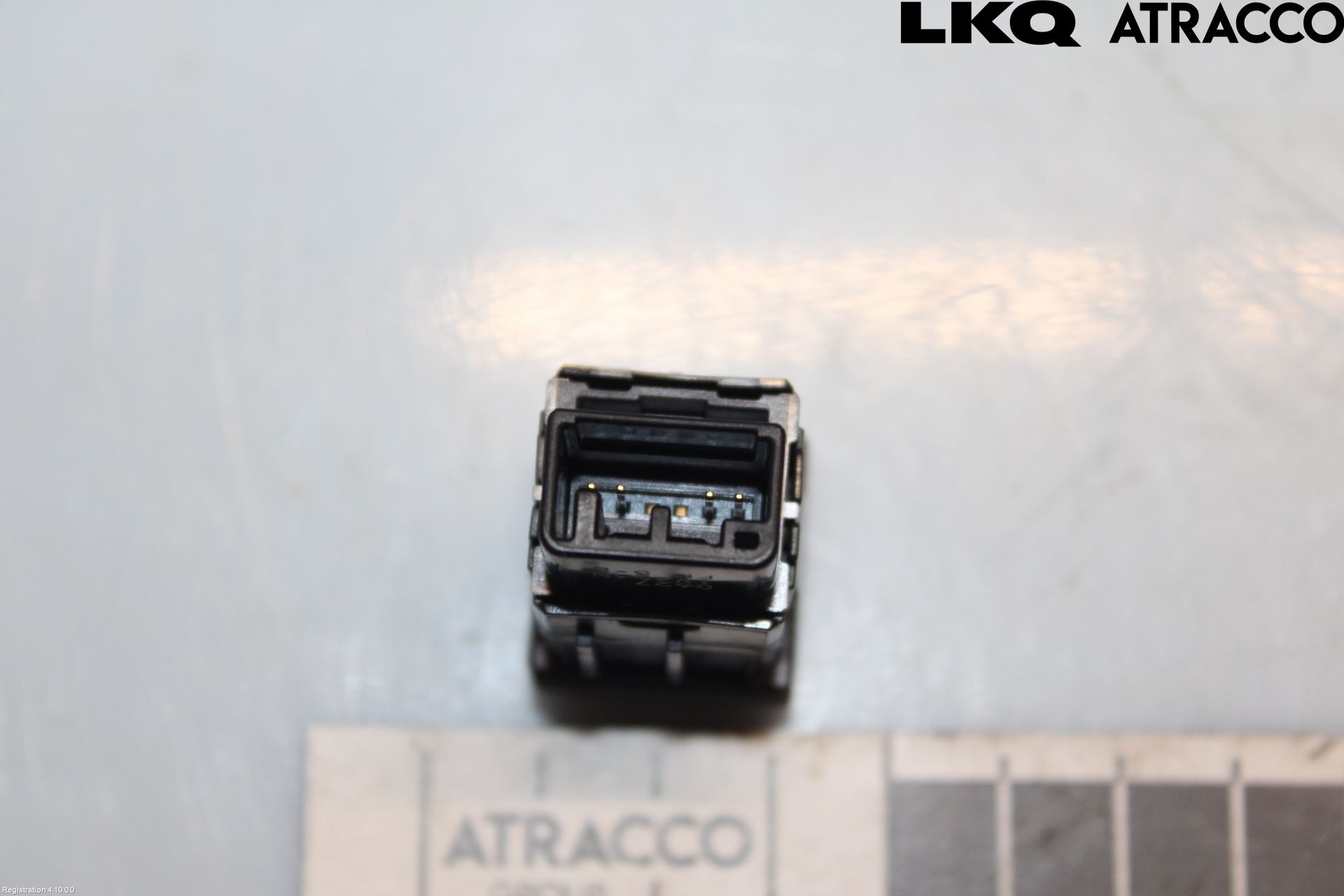 Toyota C-HR 24- Strömställare Tanklucka