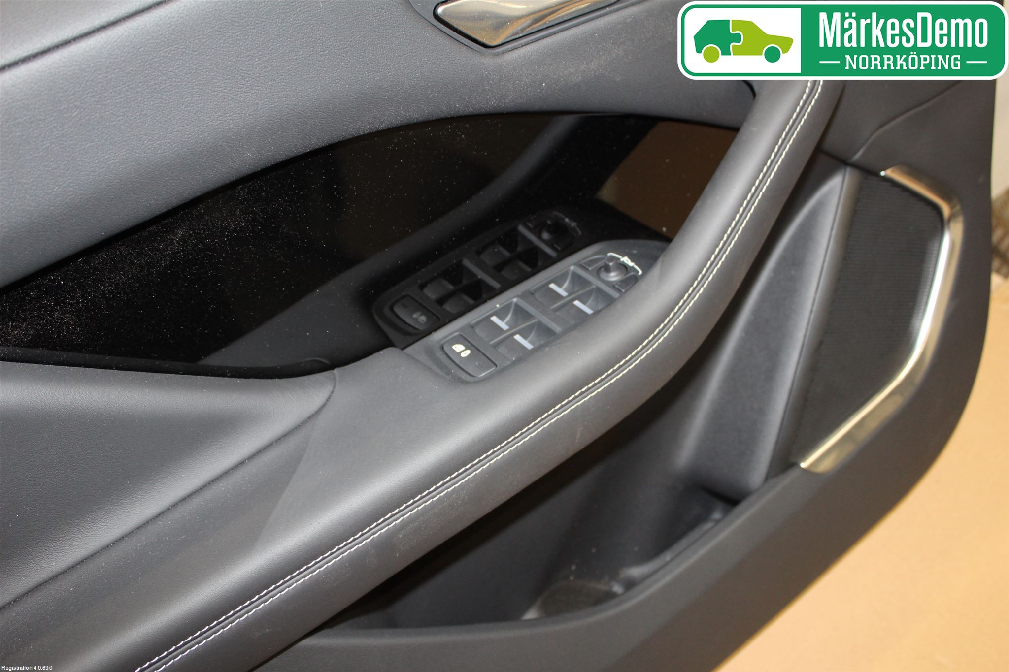 Jaguar I-PACE 18- Dörrklädsel Vä