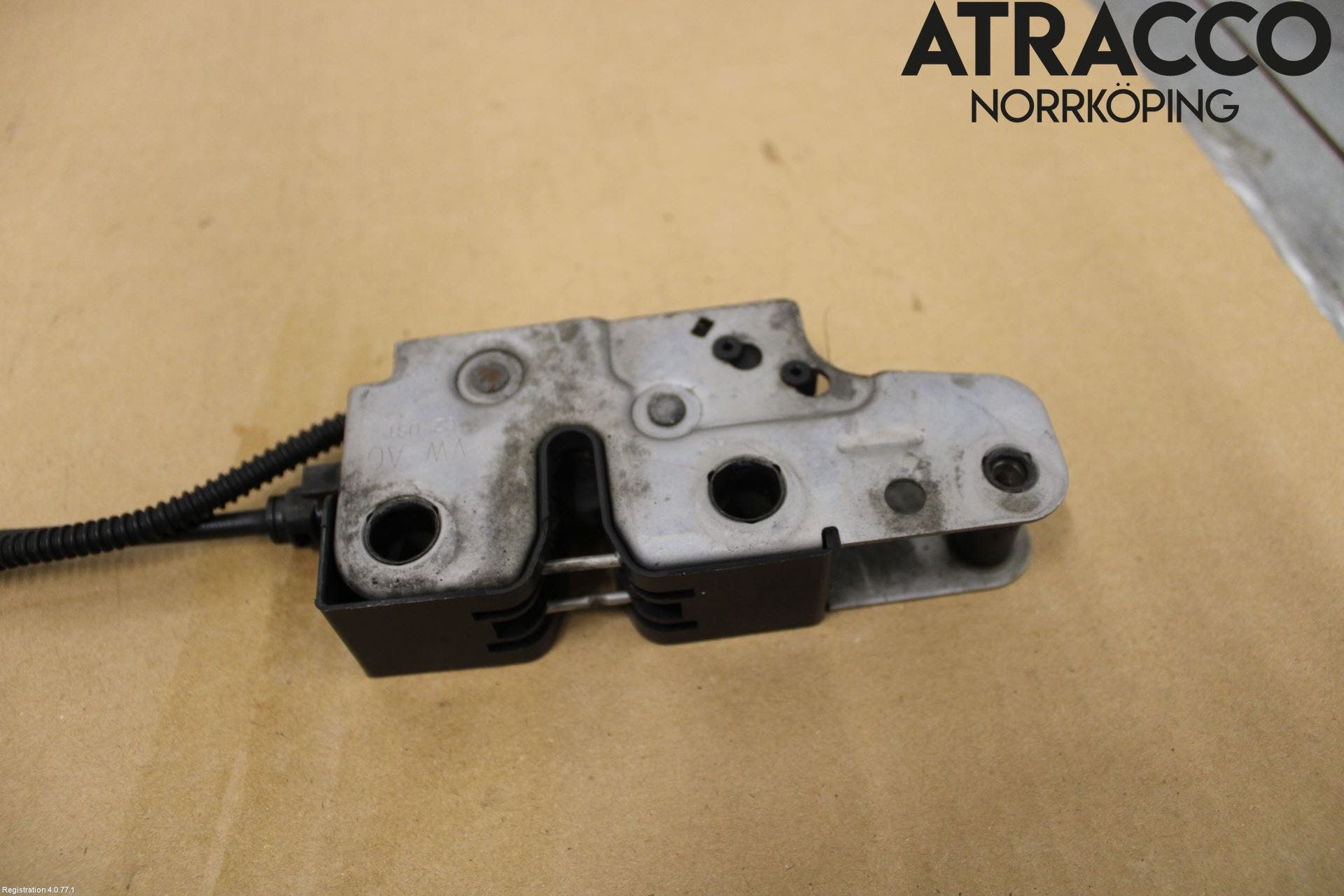 Volkswagen VW GOLF VI 09-13 Huvlås