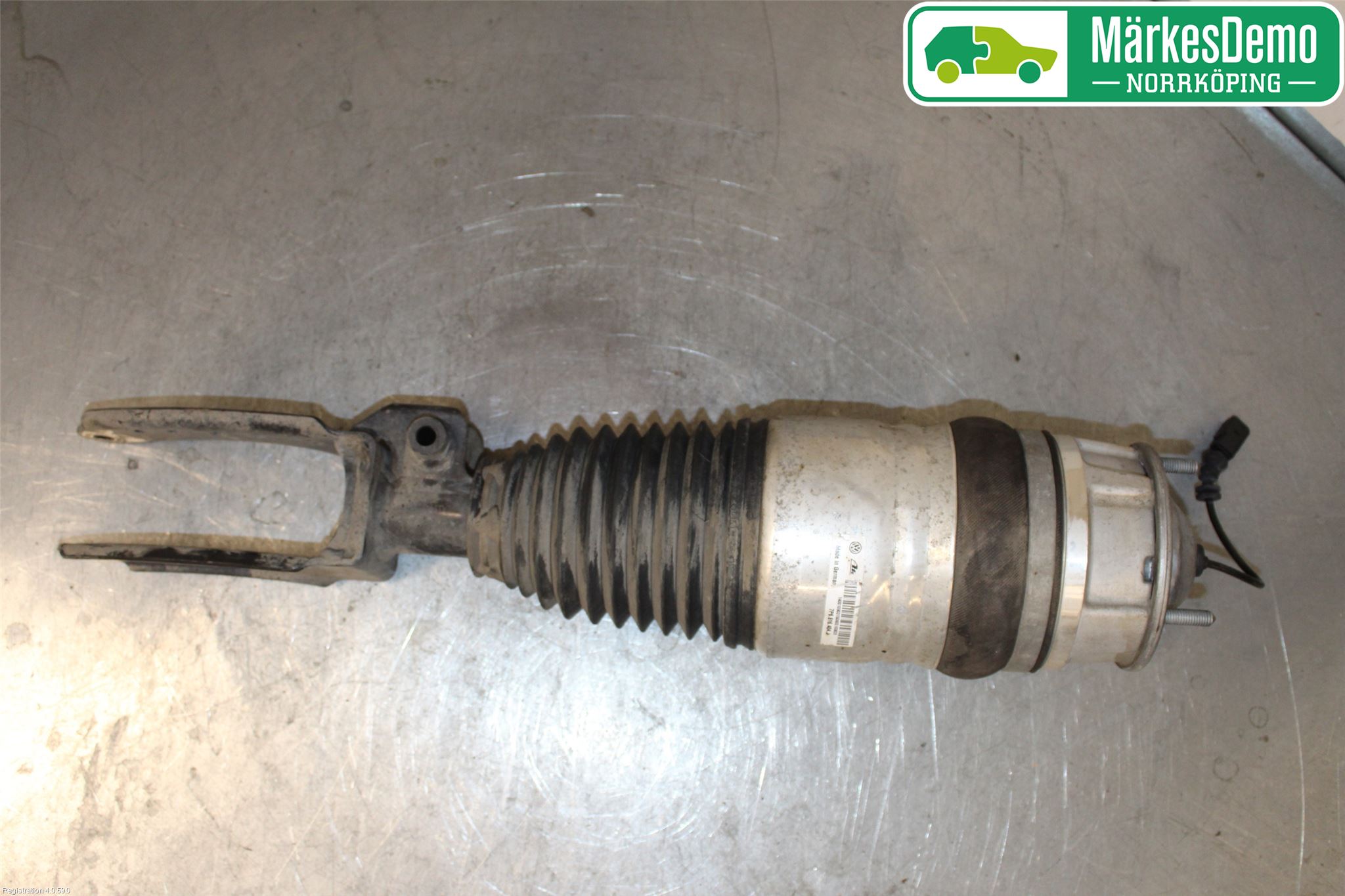 Volkswagen VW TOUAREG 7P 11-18 Fjäderben Fram Höger