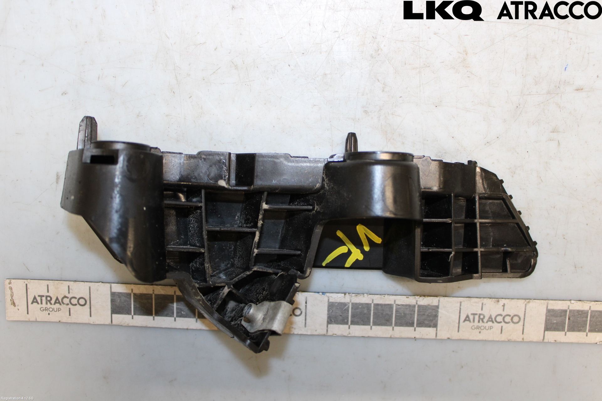 MG 4 23- Stötfångarfäste Fram Vä