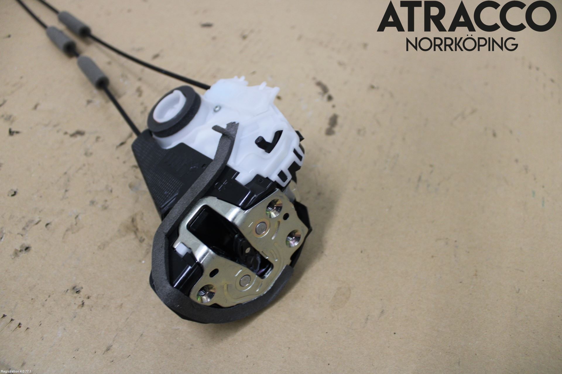 Toyota YARIS XP21 20- Låskista-Dörrlås