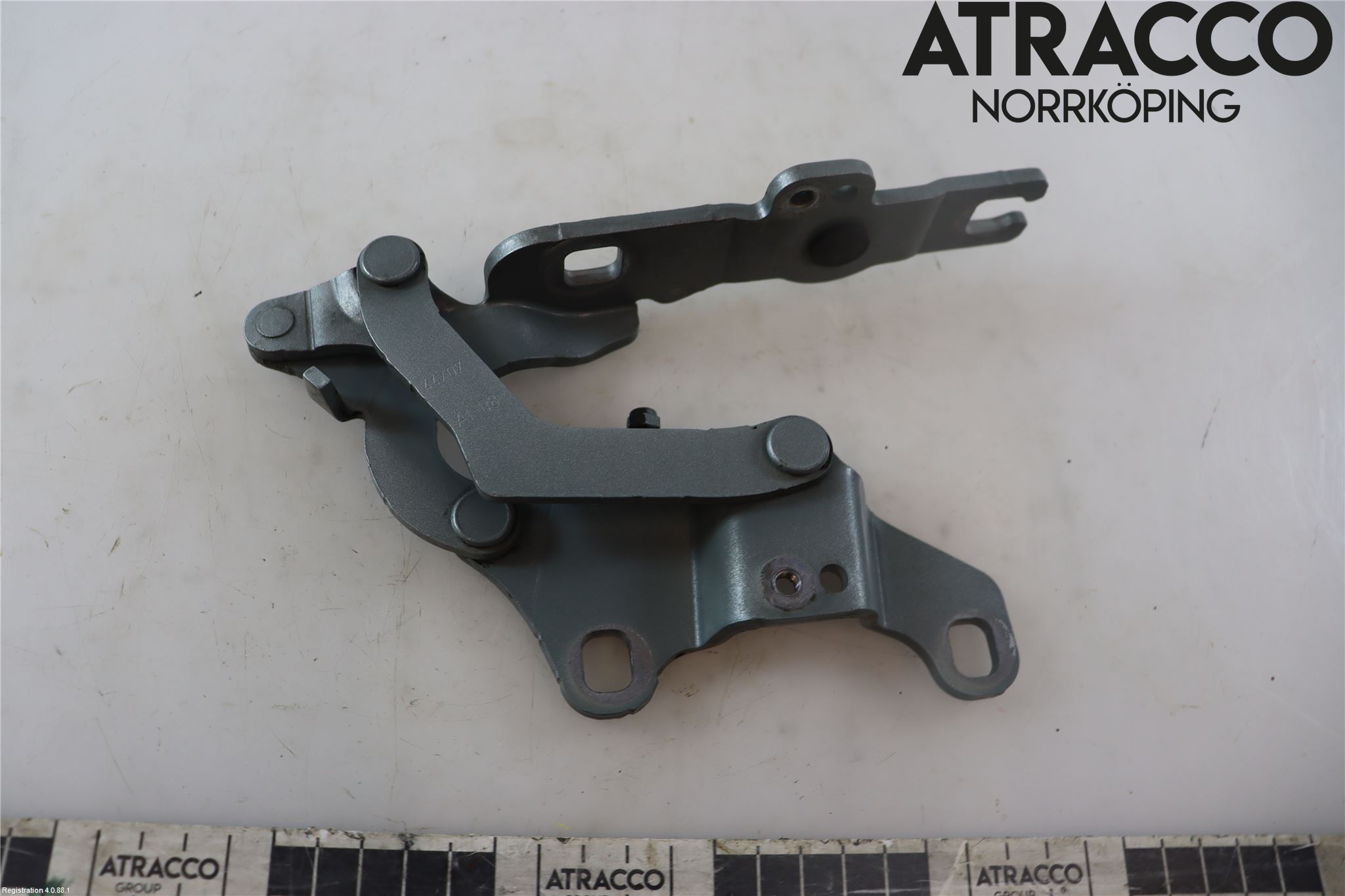 BMW 1 E87/81 5D/3D 03-11 Huvgångjärn