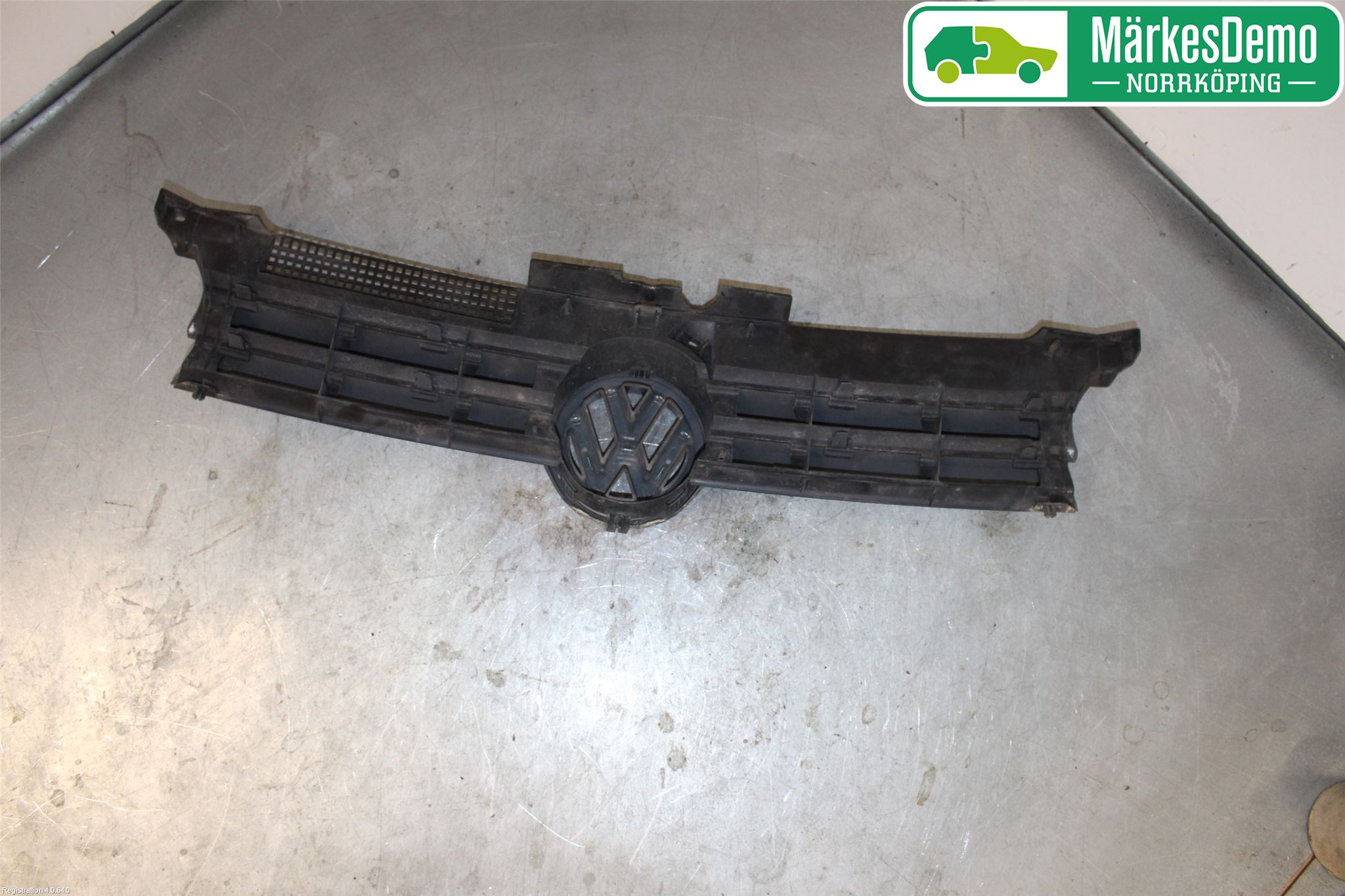 Volkswagen VW GOLF IV 98-06 Grill Komp