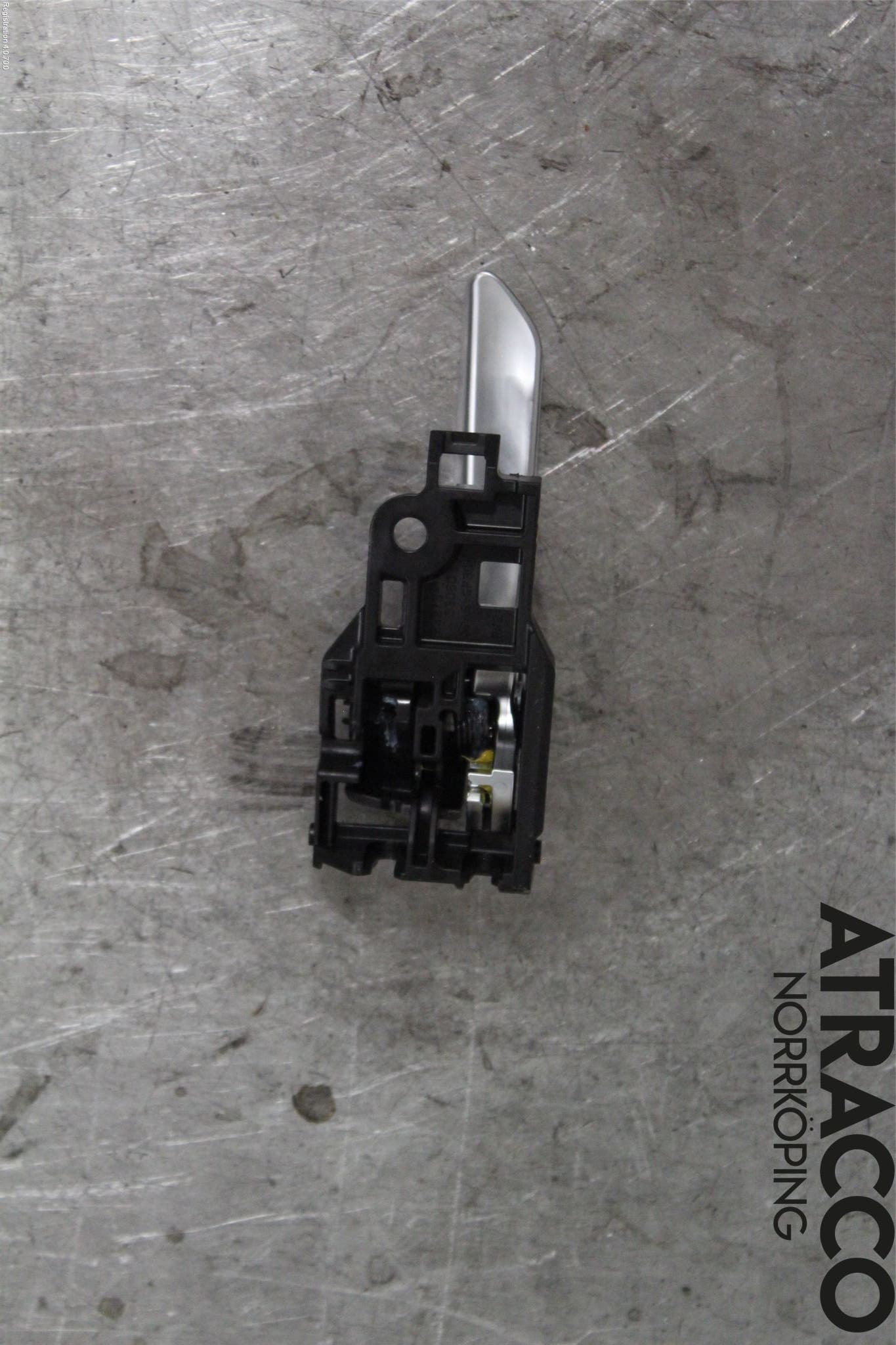 Toyota RAV4 19- Dörrhandtag Inre Hö