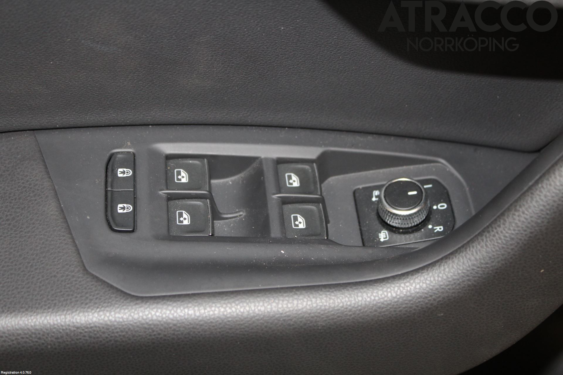 Volkswagen VW TOUAREG CR 18- Dörrklädsel Vä