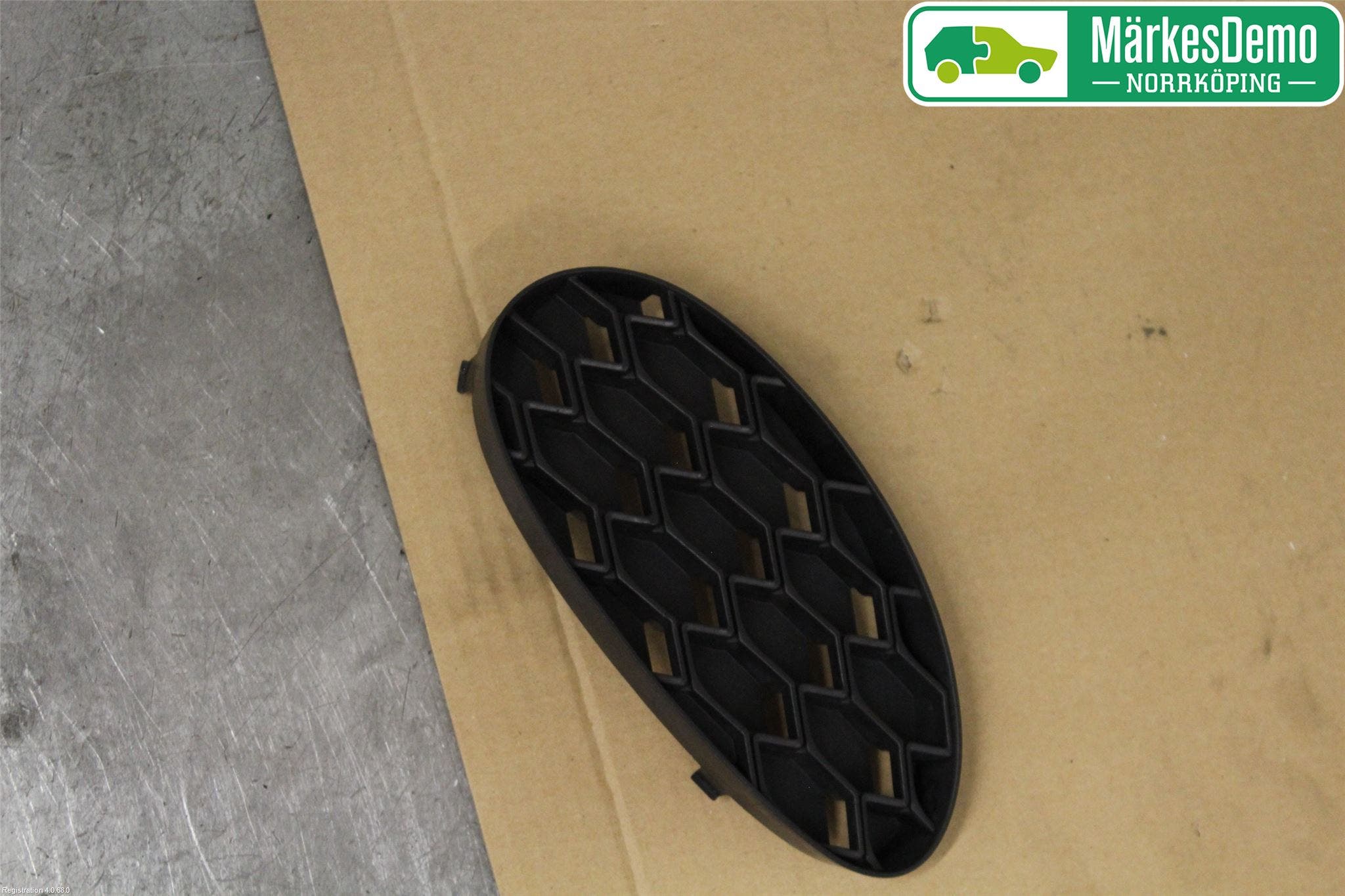 Toyota AYGO 06-14 Grilldel Höger