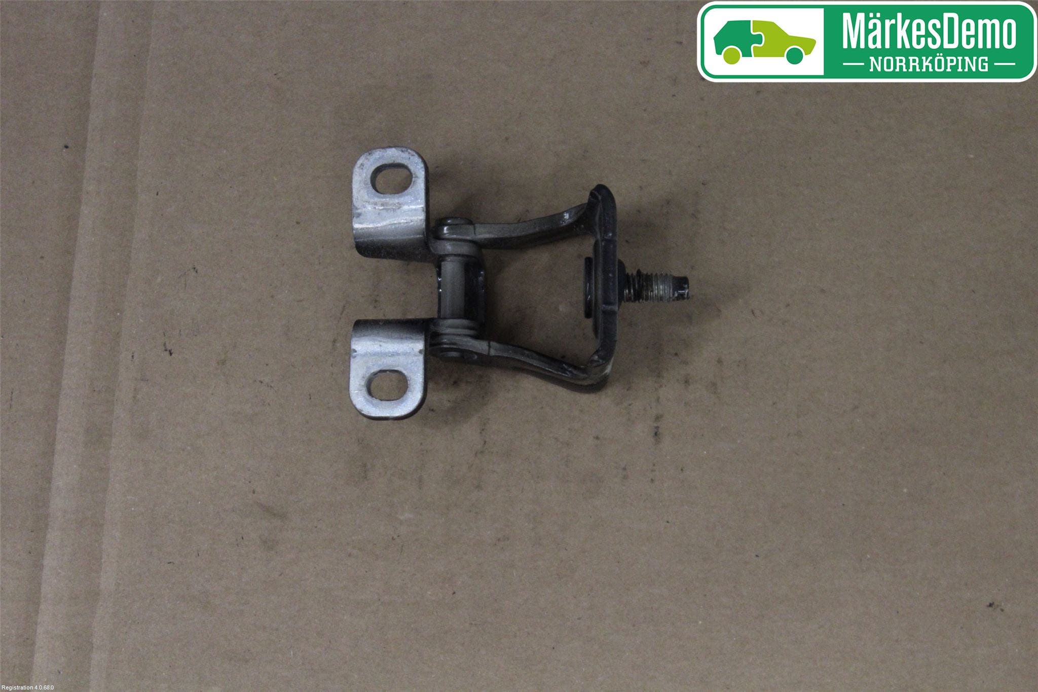 Skoda SUPERB 16-24 Bakluckegångjärn Hö