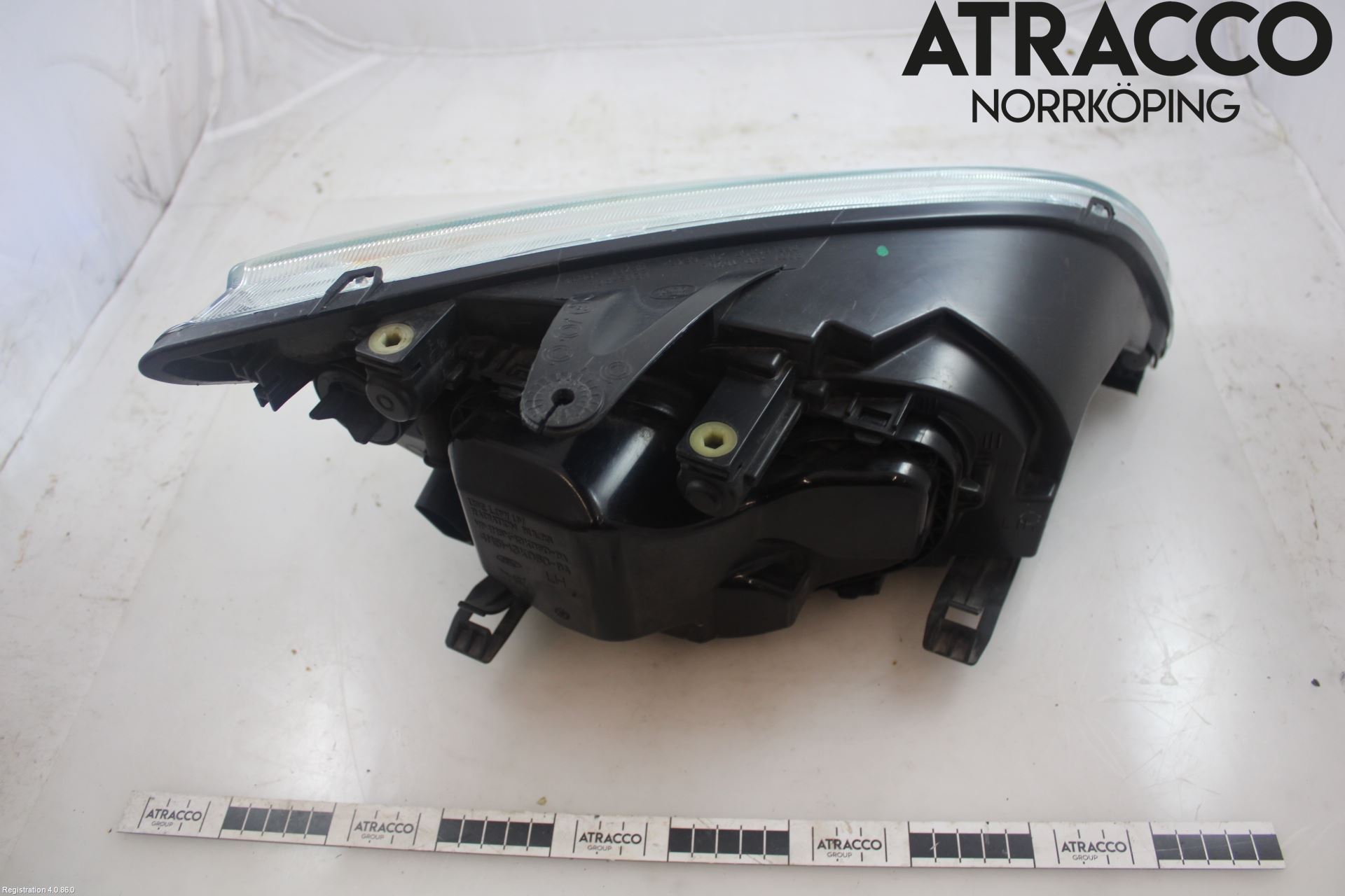 Ford FOCUS     04-07 Strålkastare Vänster