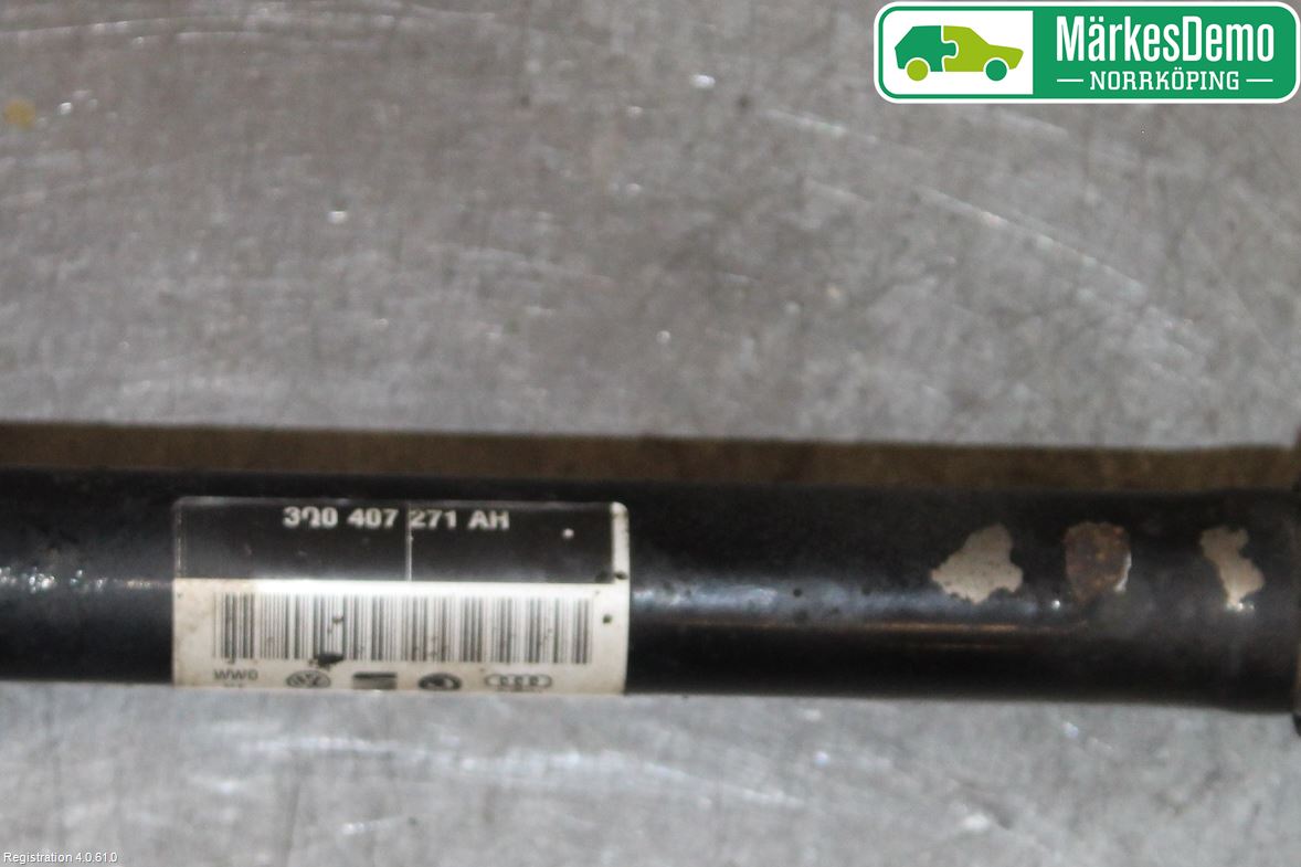 Volkswagen VW PASSAT 15-19 Drivaxel Fram Vänster