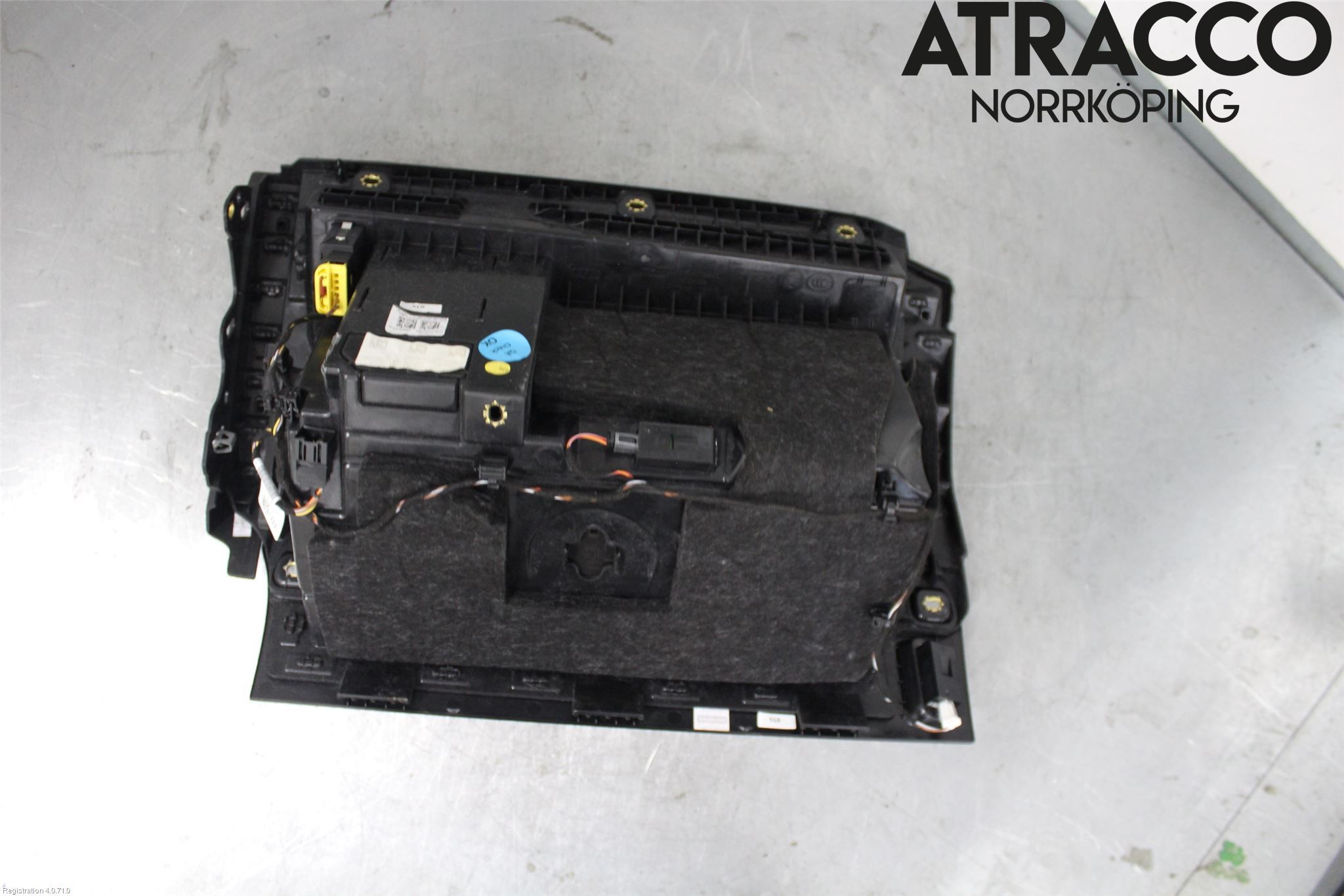 Audi A6 F2/C8 19- Handskfack