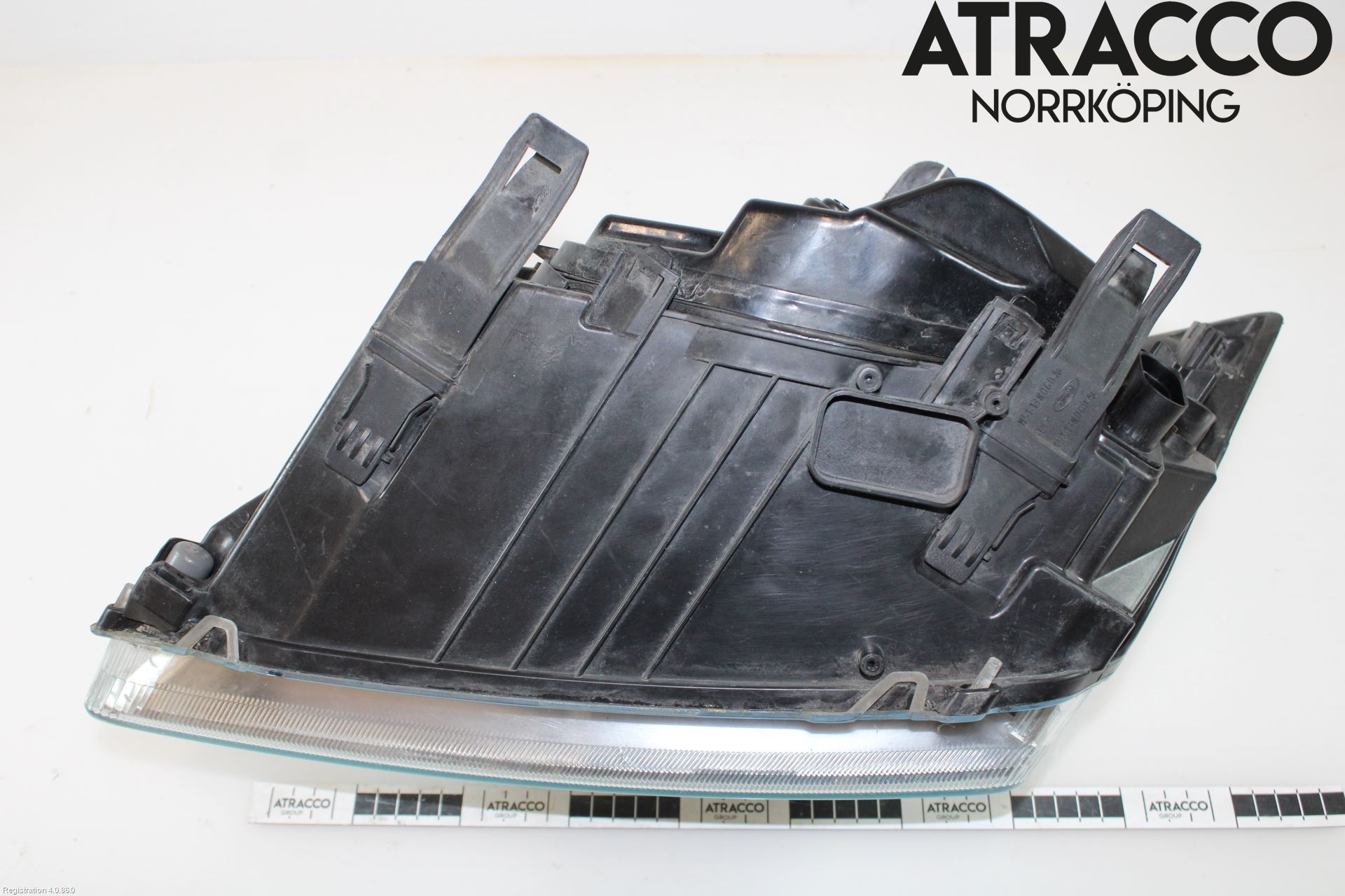 Ford FOCUS     04-07 Strålkastare Höger