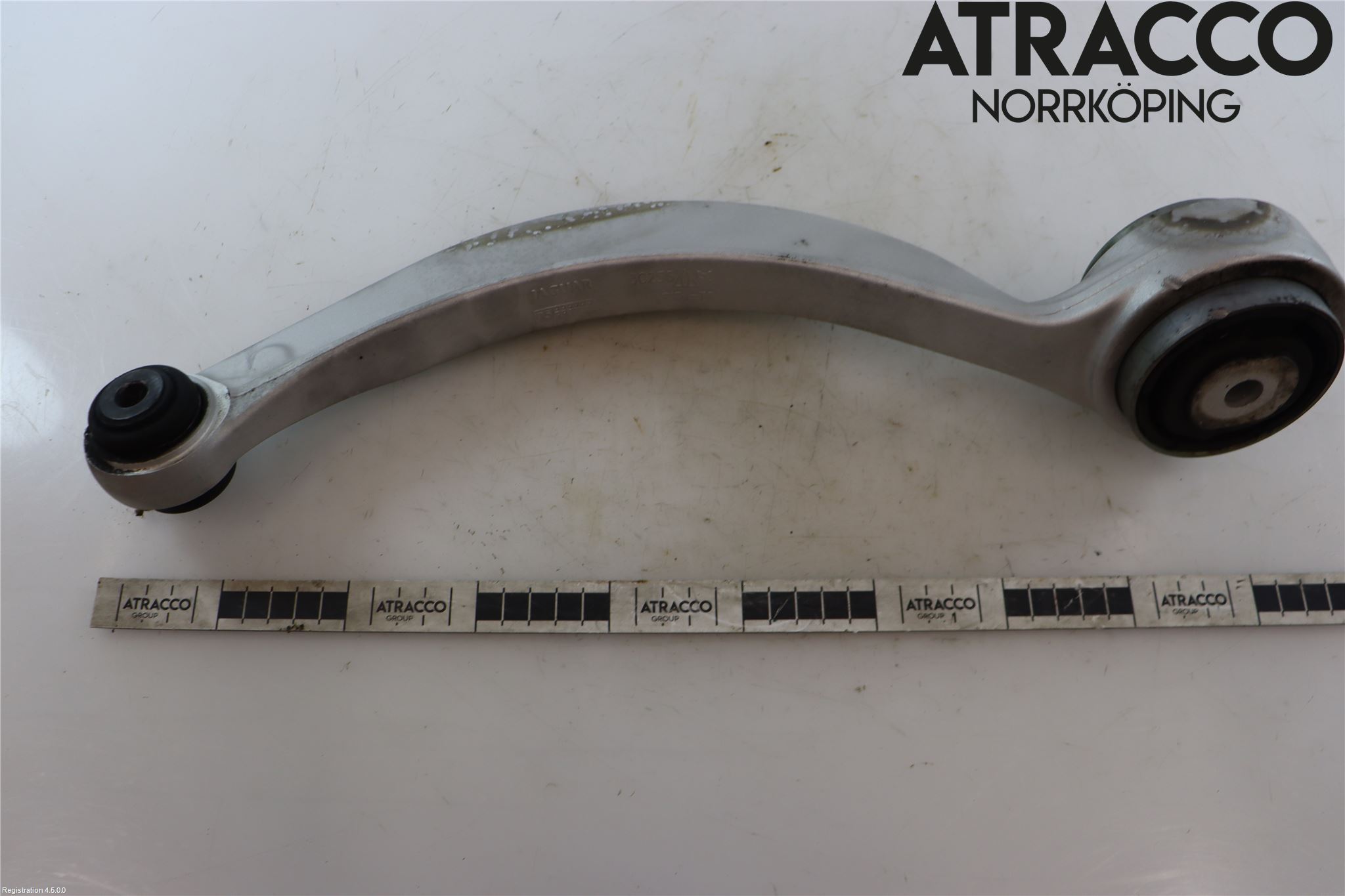 Jaguar XJ X350        03-09 Bärarm Fram Undre Vä