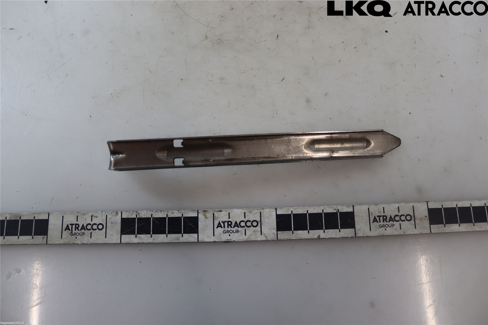 Volvo V70 08-13 Strålkast Fästsarg