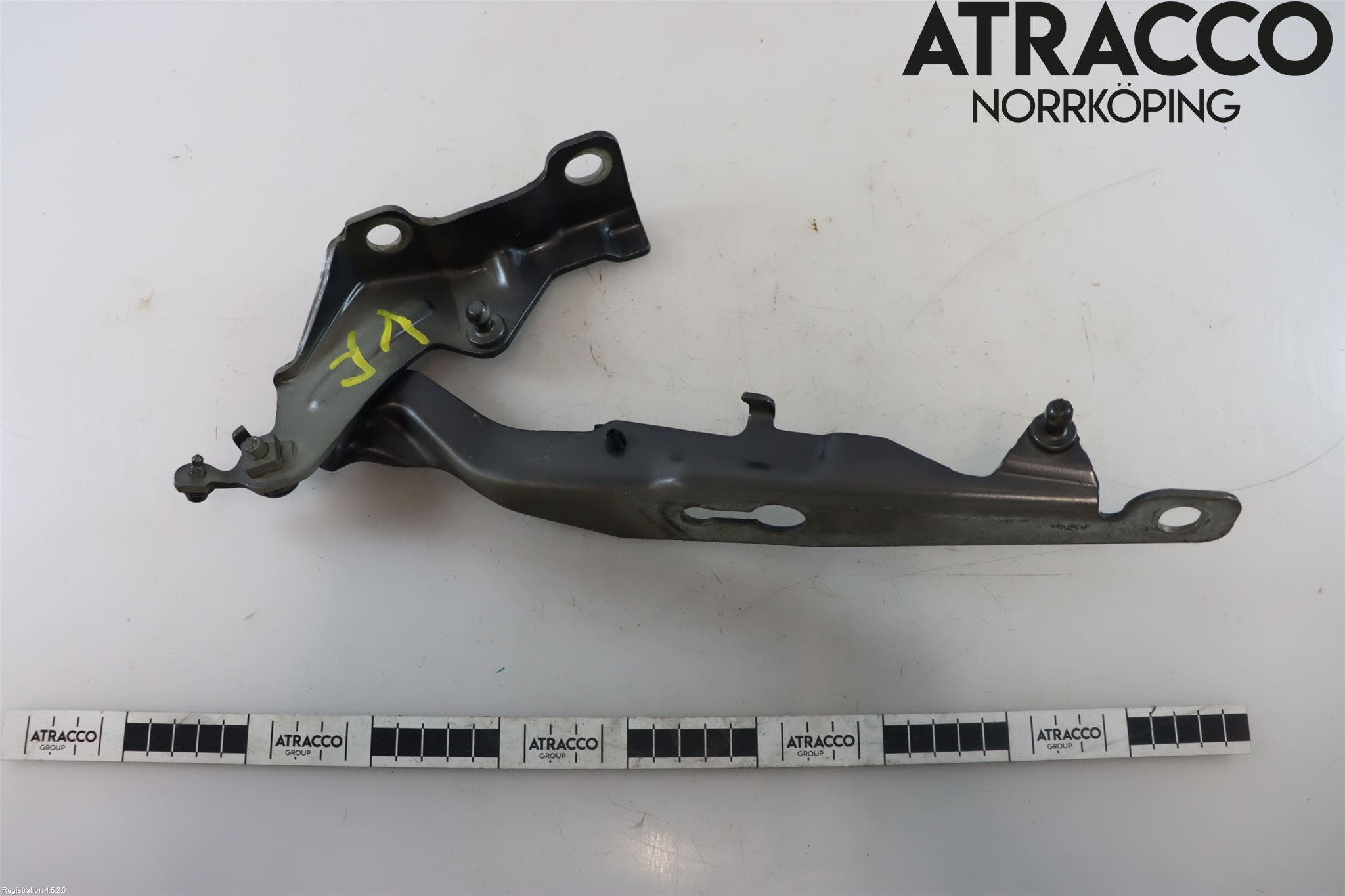 Volvo V70 08-13 Huvgångjärn