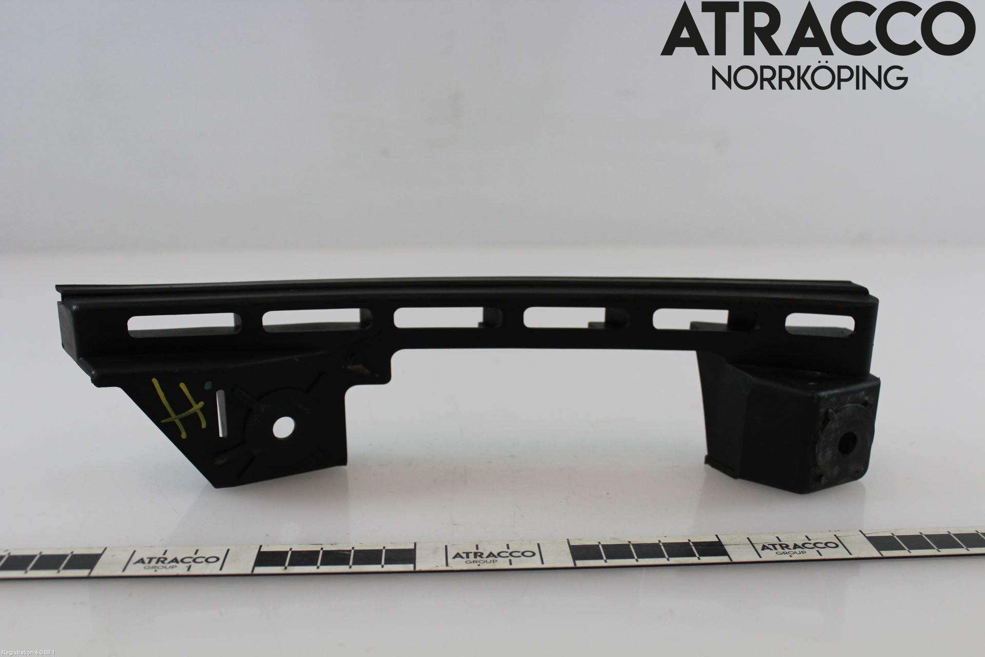 Volkswagen VW CADDY      04-10 Stötfångarfäste Fram Hö