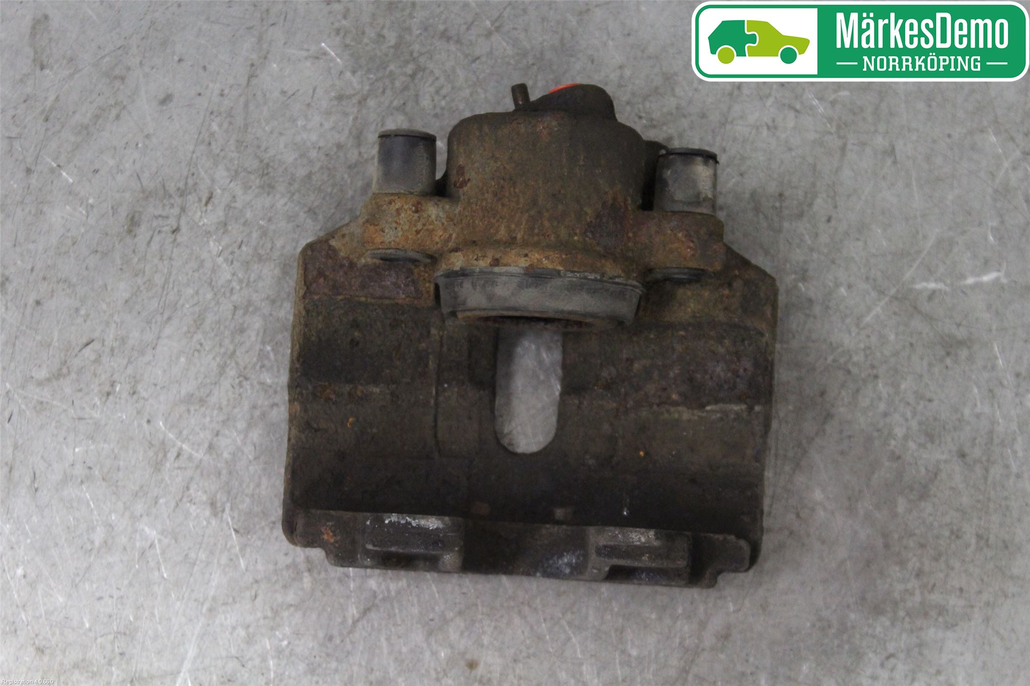 Volkswagen VW PASSAT 11-14 Bromsok Fram Höger
