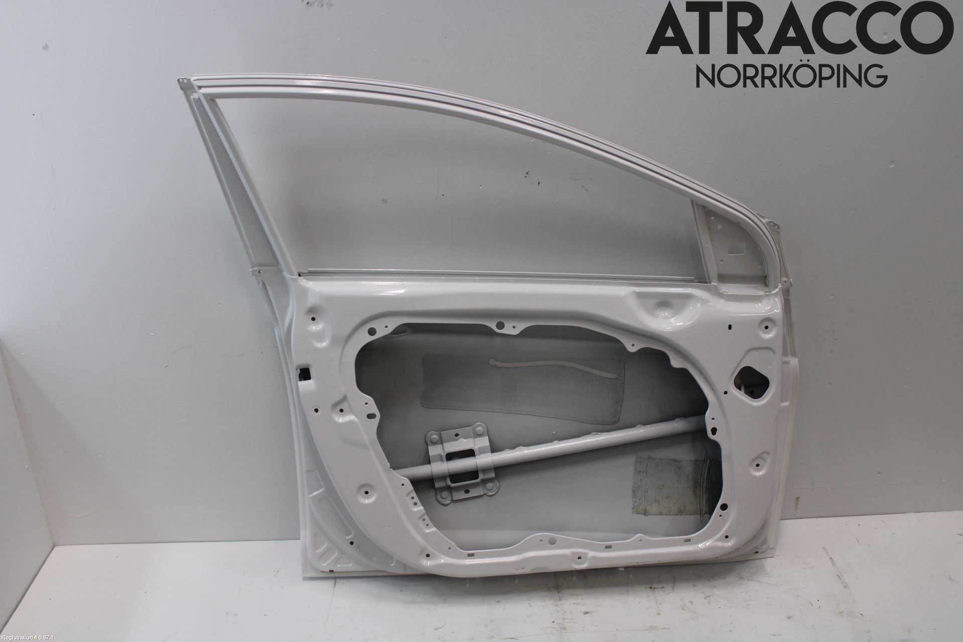 Hyundai i40 08-15 Dörr Fram Vänster