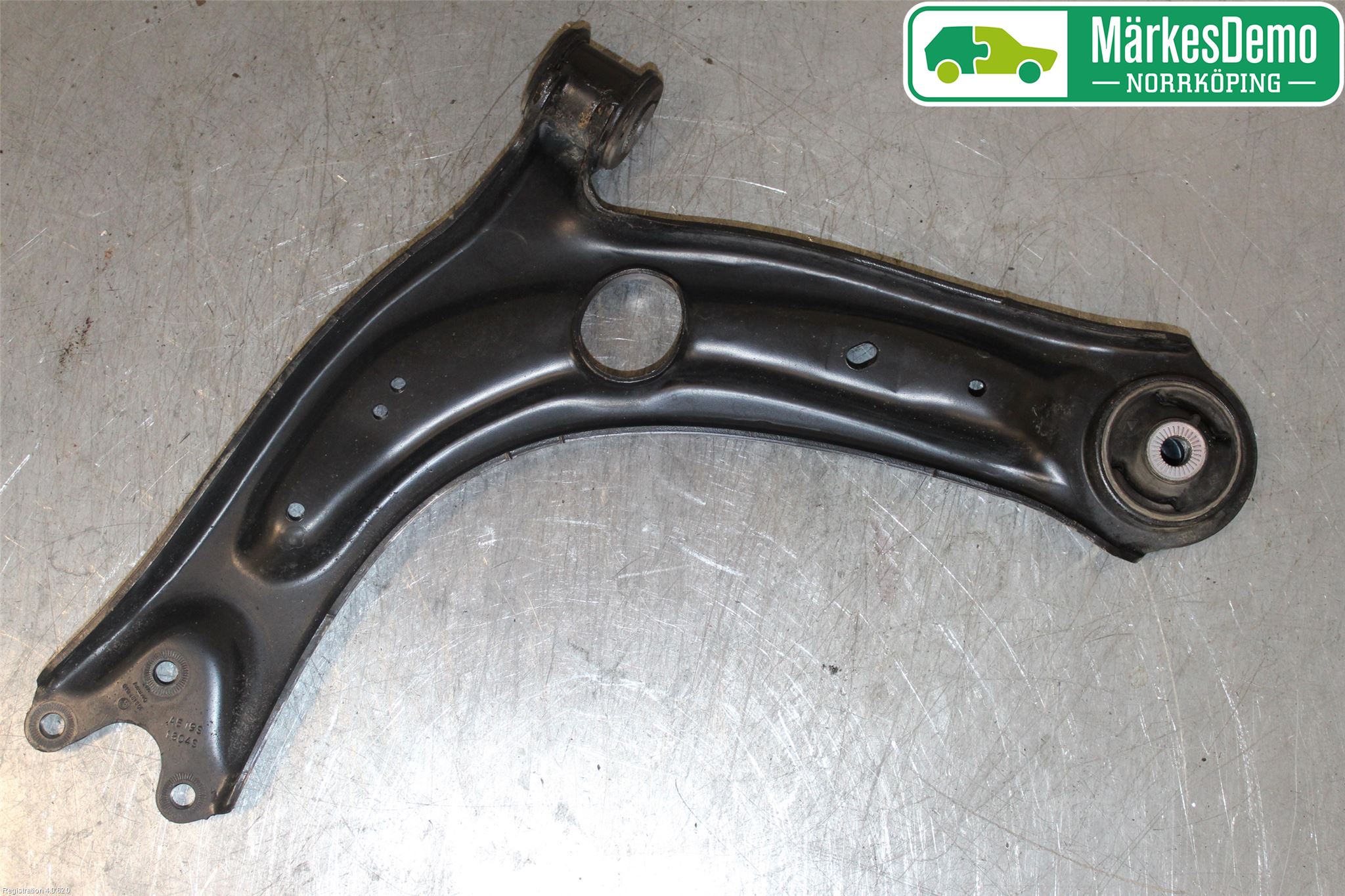 Volkswagen VW PASSAT 15-19 Bärarm Fram Undre Hö