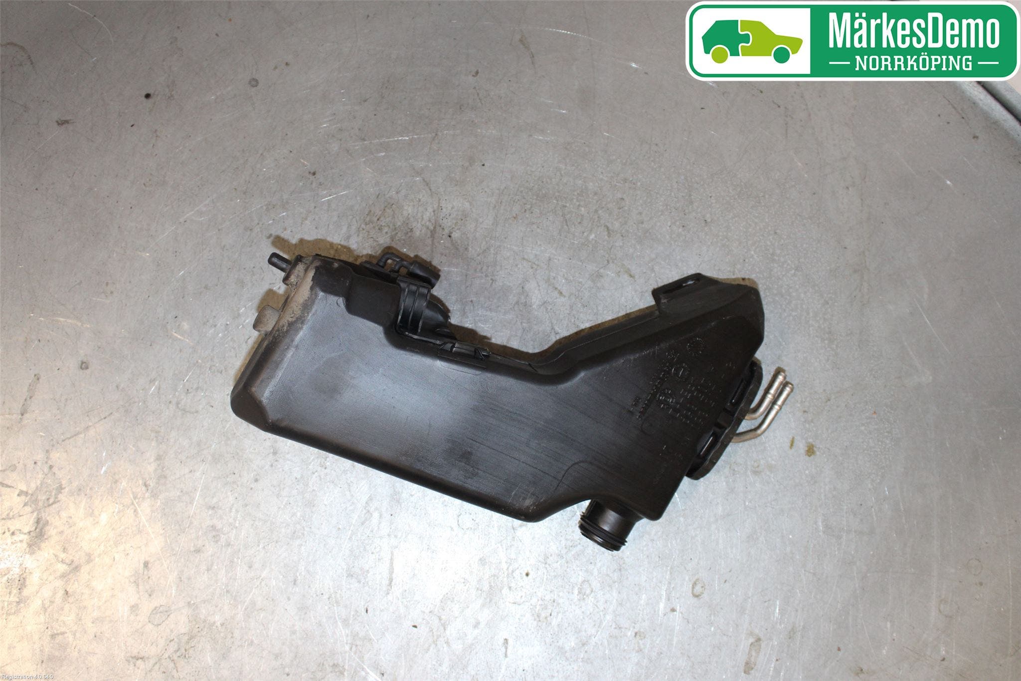 Mercedes-Benz MB C-KLASS (W205) 14-21 Spolartank Vindruta-Strål