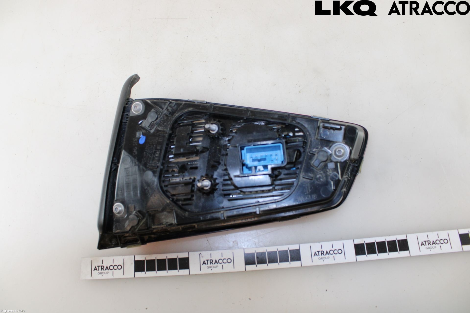 Volkswagen VW PASSAT 15-19 Bakljus Lucka Vä