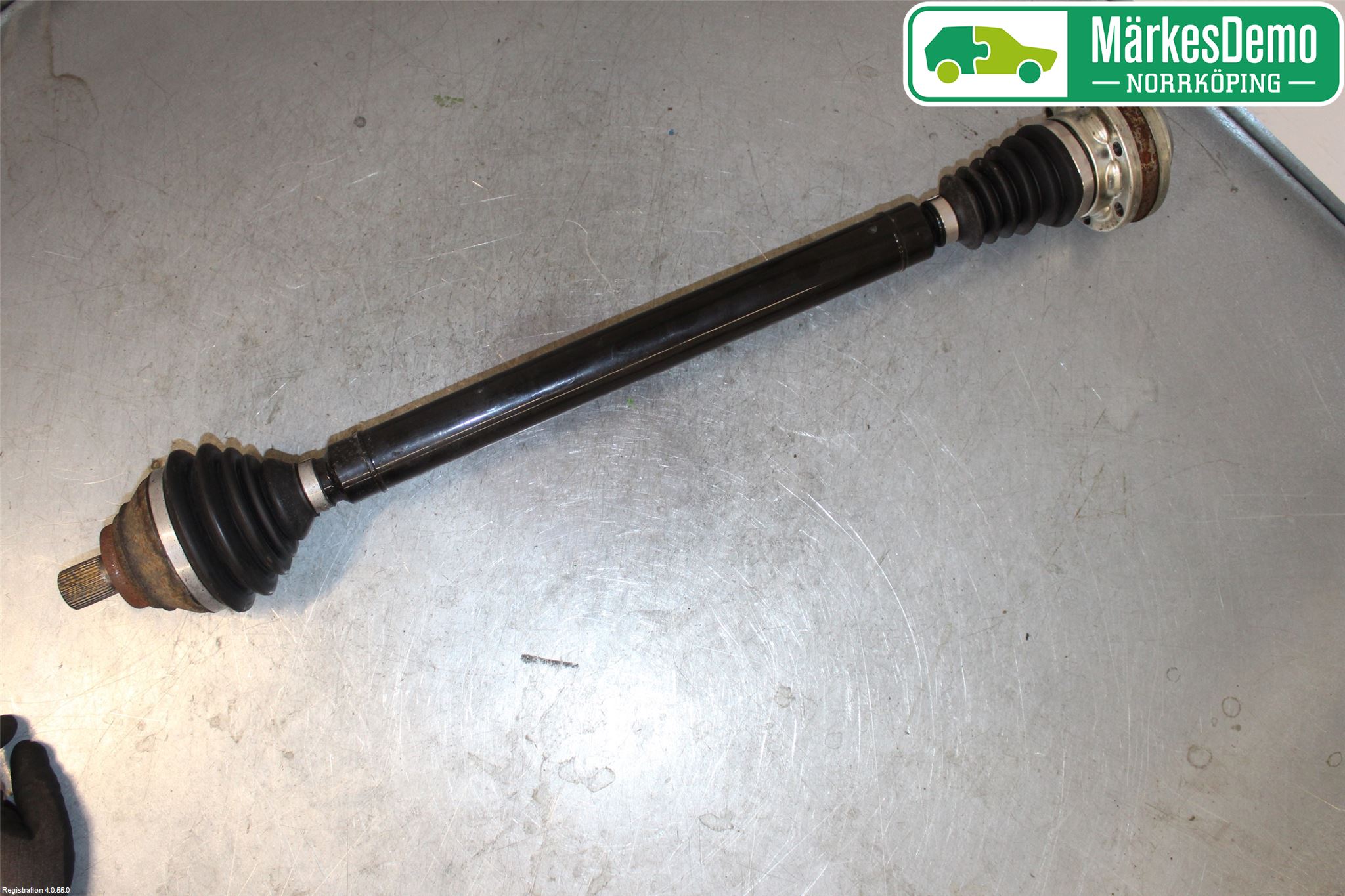 Volkswagen VW PASSAT 11-14 Drivaxel Fram Höger