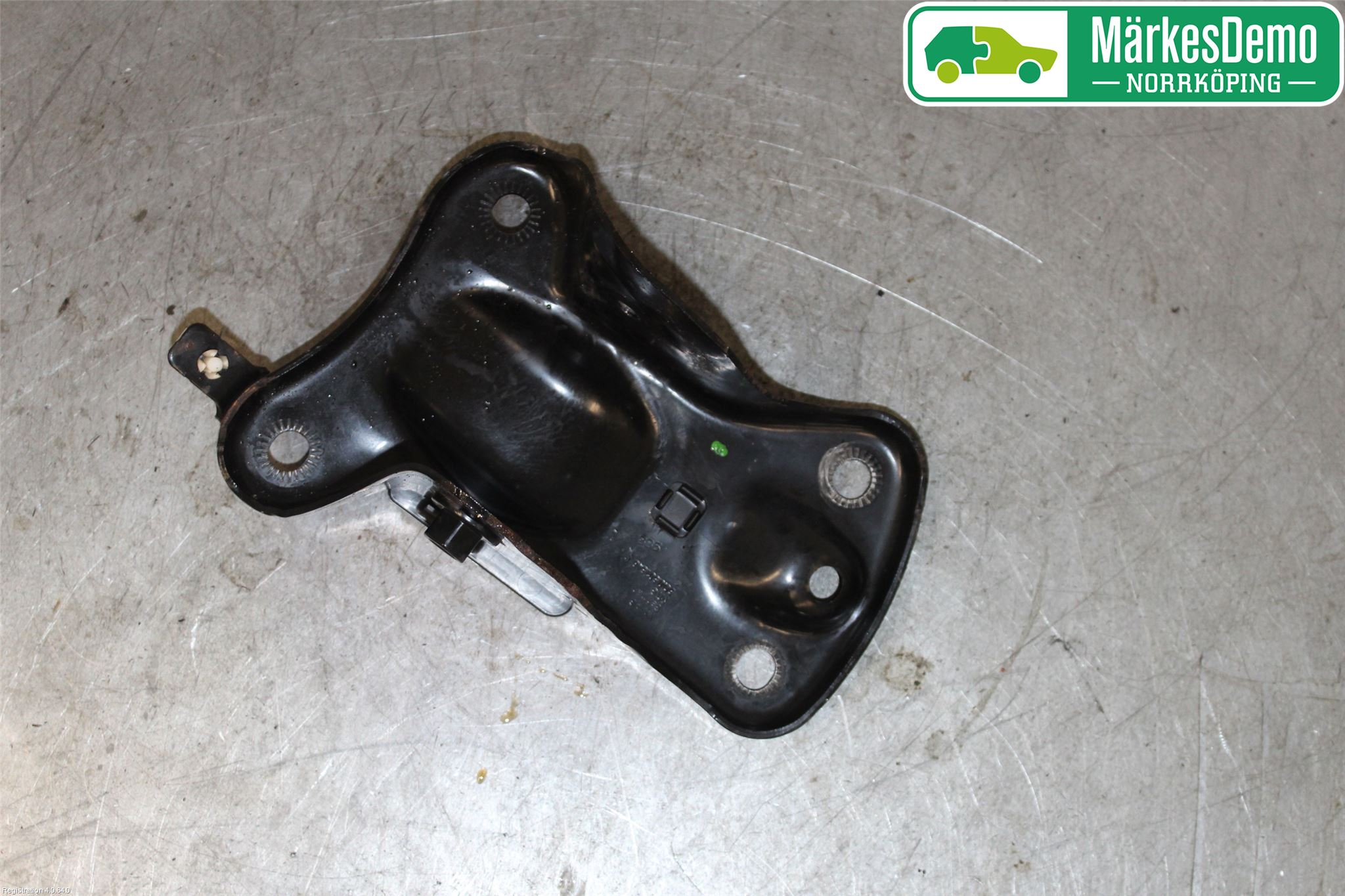 Volkswagen VW GOLF / E-GOLF VII 13-20 Bakaxel Fäste