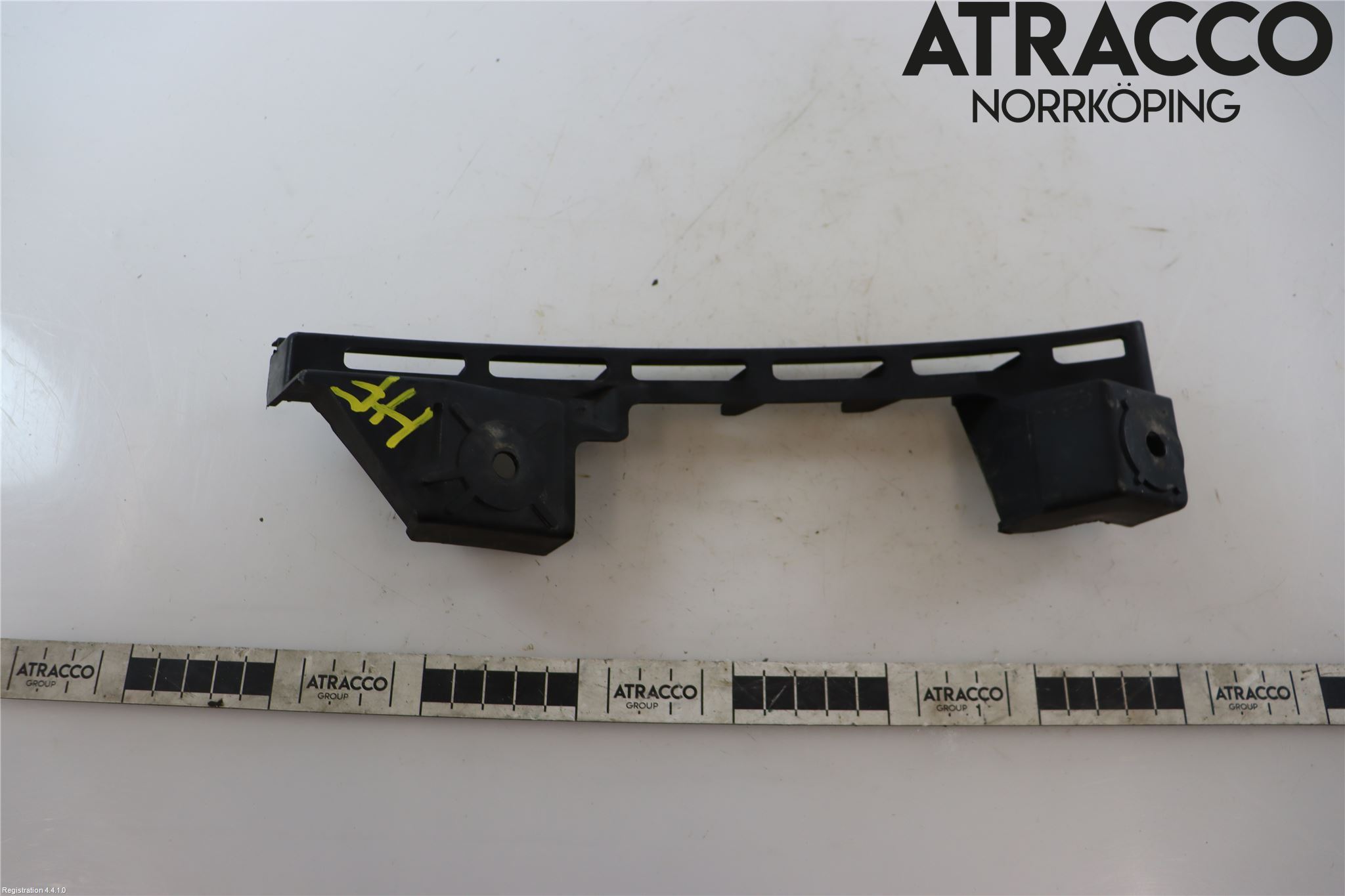 Volkswagen VW CADDY      04-10 Stötfångarfäste Fram Hö