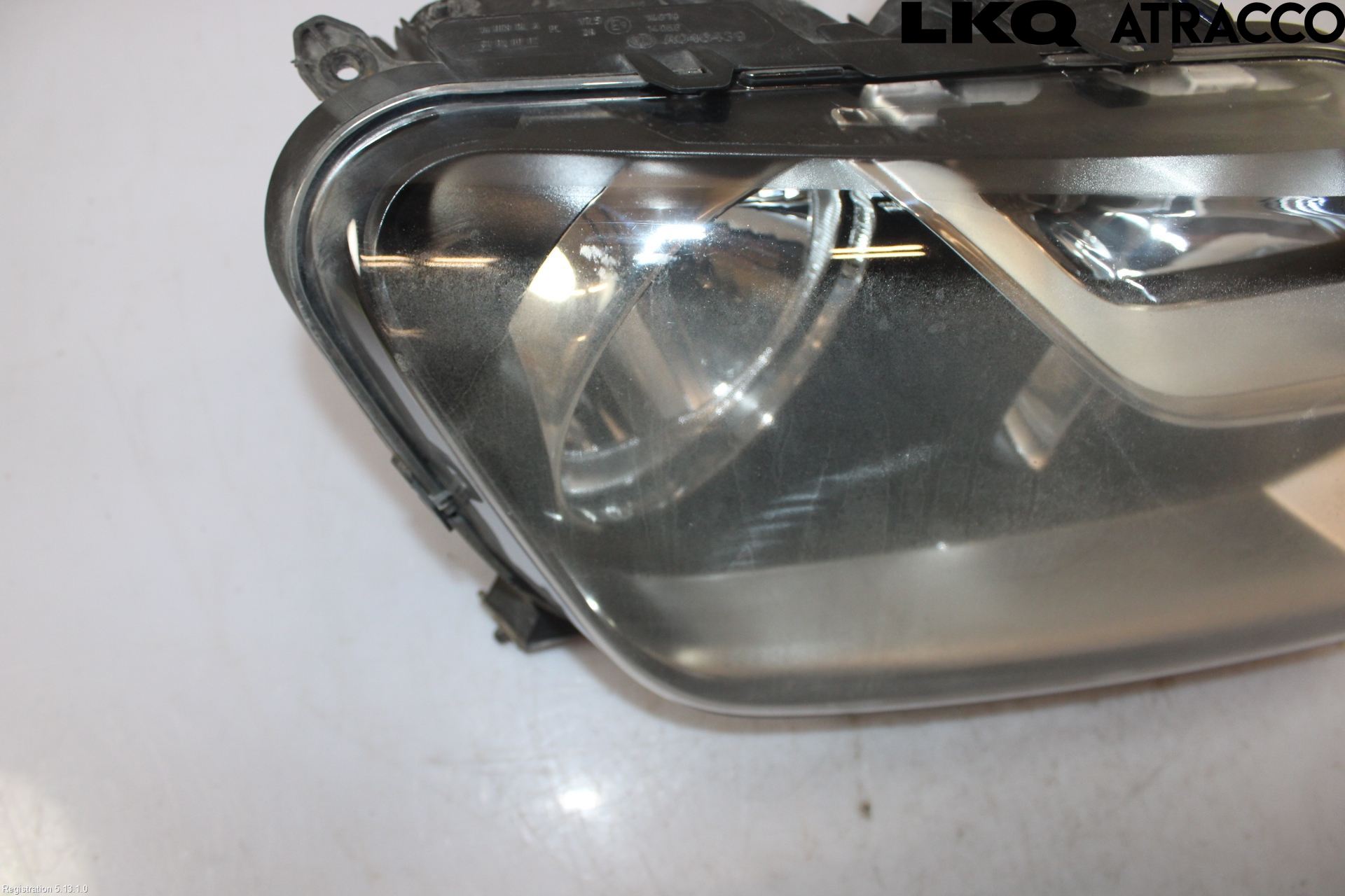 Volkswagen VW AMAROK 2H 10-22 Strålkastare Höger