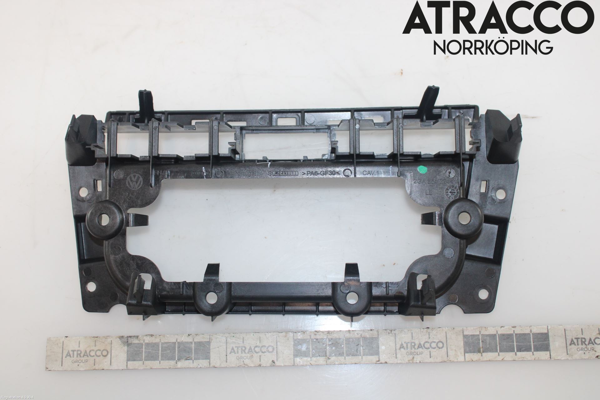 Volkswagen VW T-ROC 18- Instrument-Radio Sarg