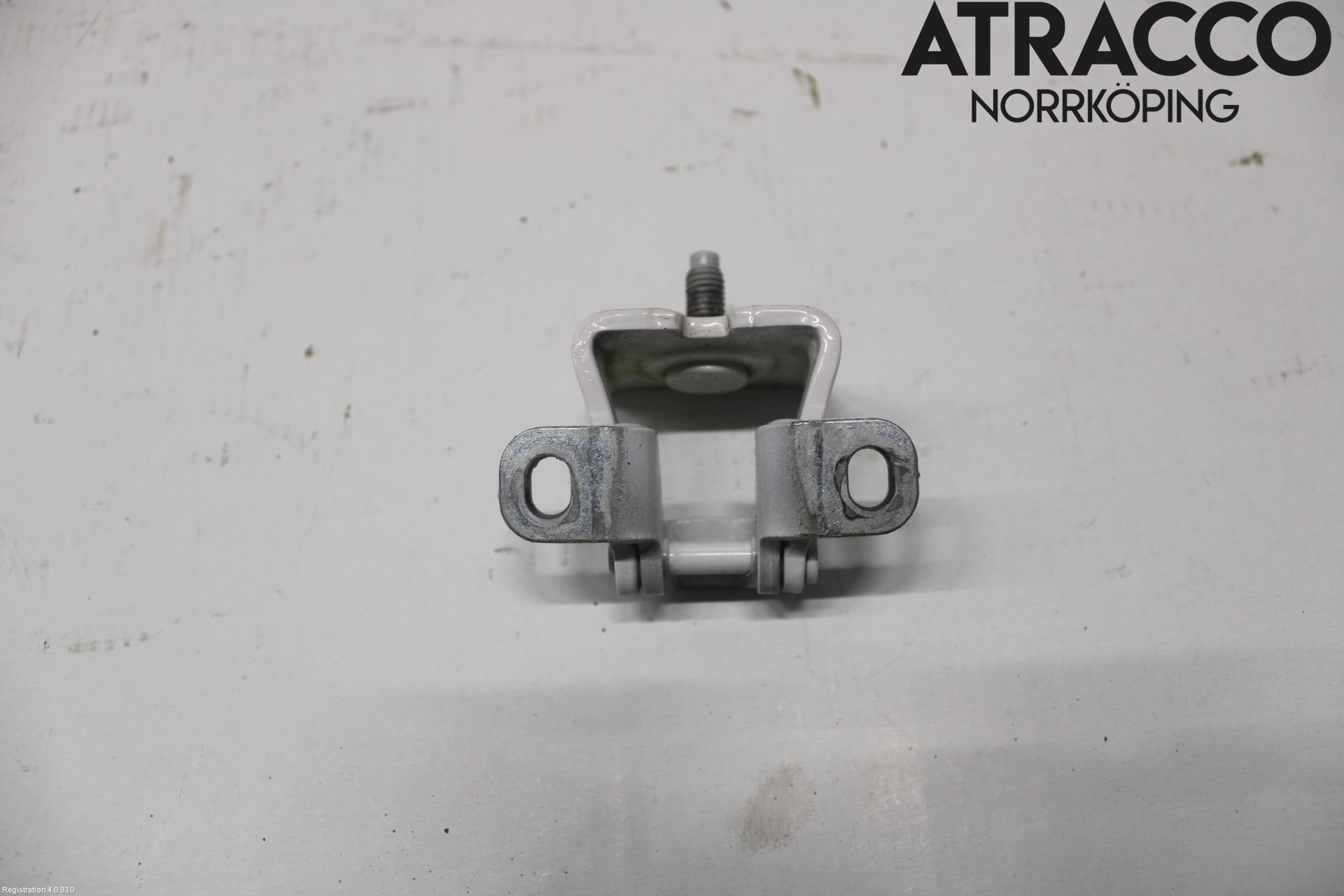 Skoda RAPID Bakluckegångjärn Vä