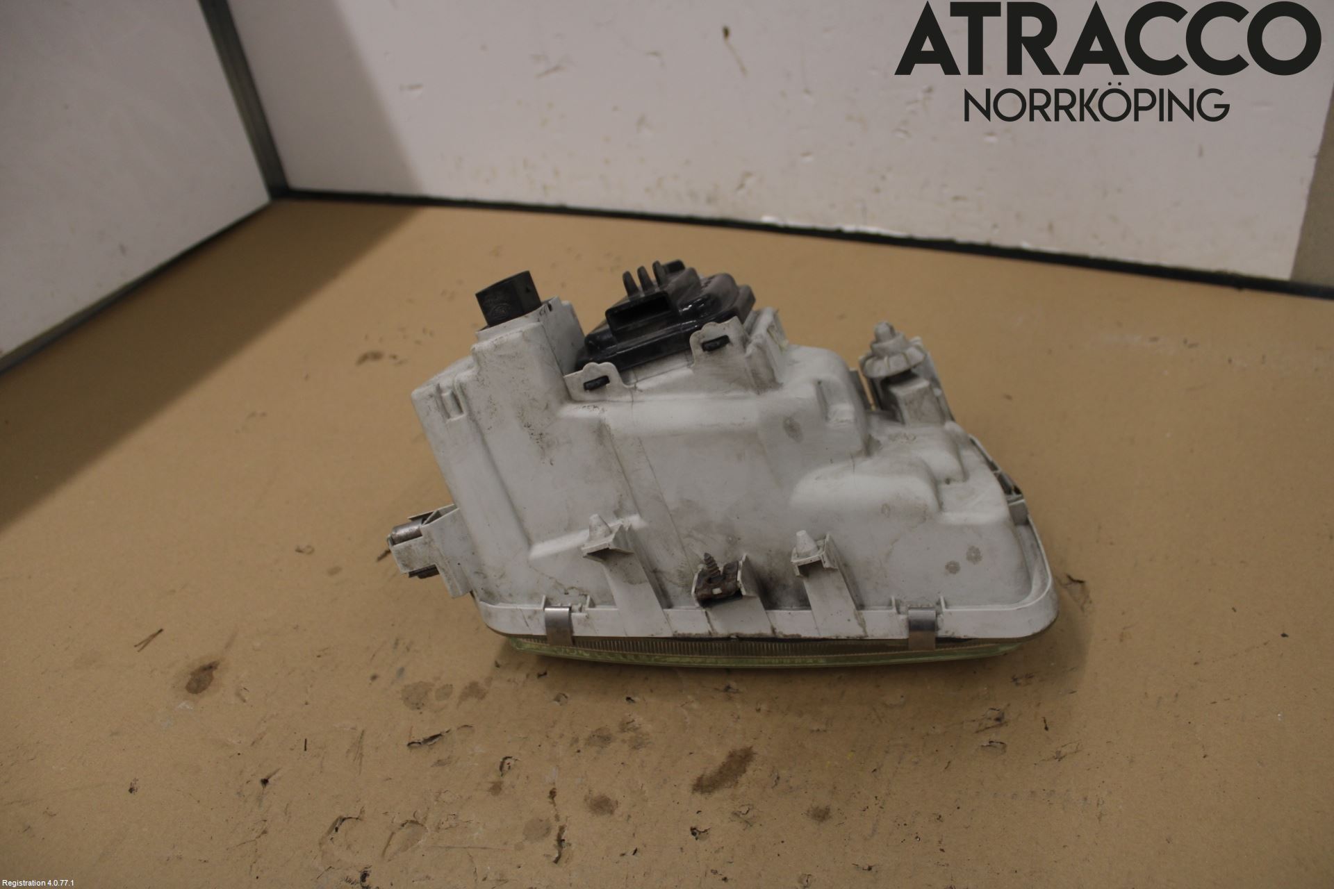 Volkswagen VW POLO 95-01 Strålkastare Vänster