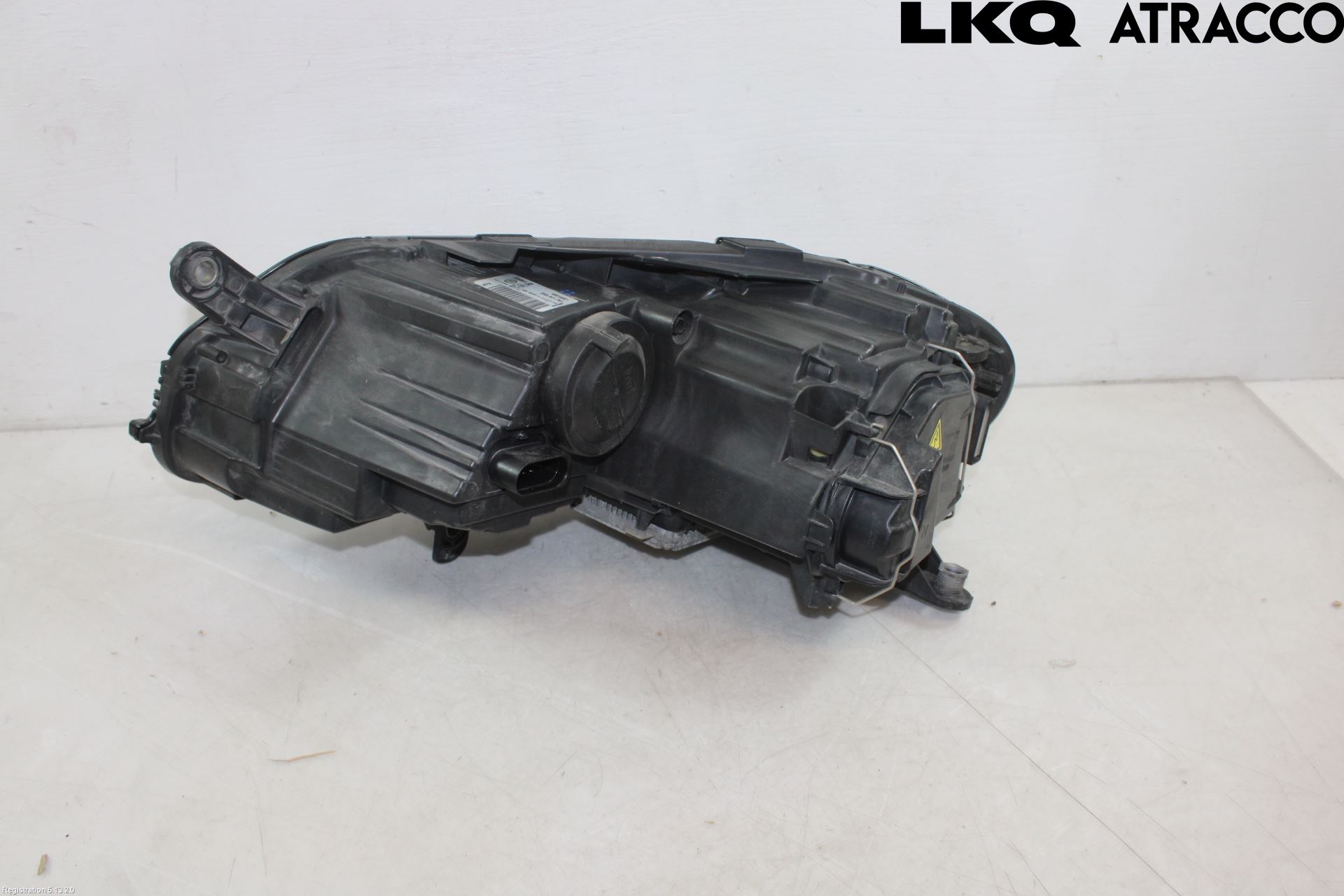 Volkswagen VW PASSAT 11-14 Strålkastare Höger