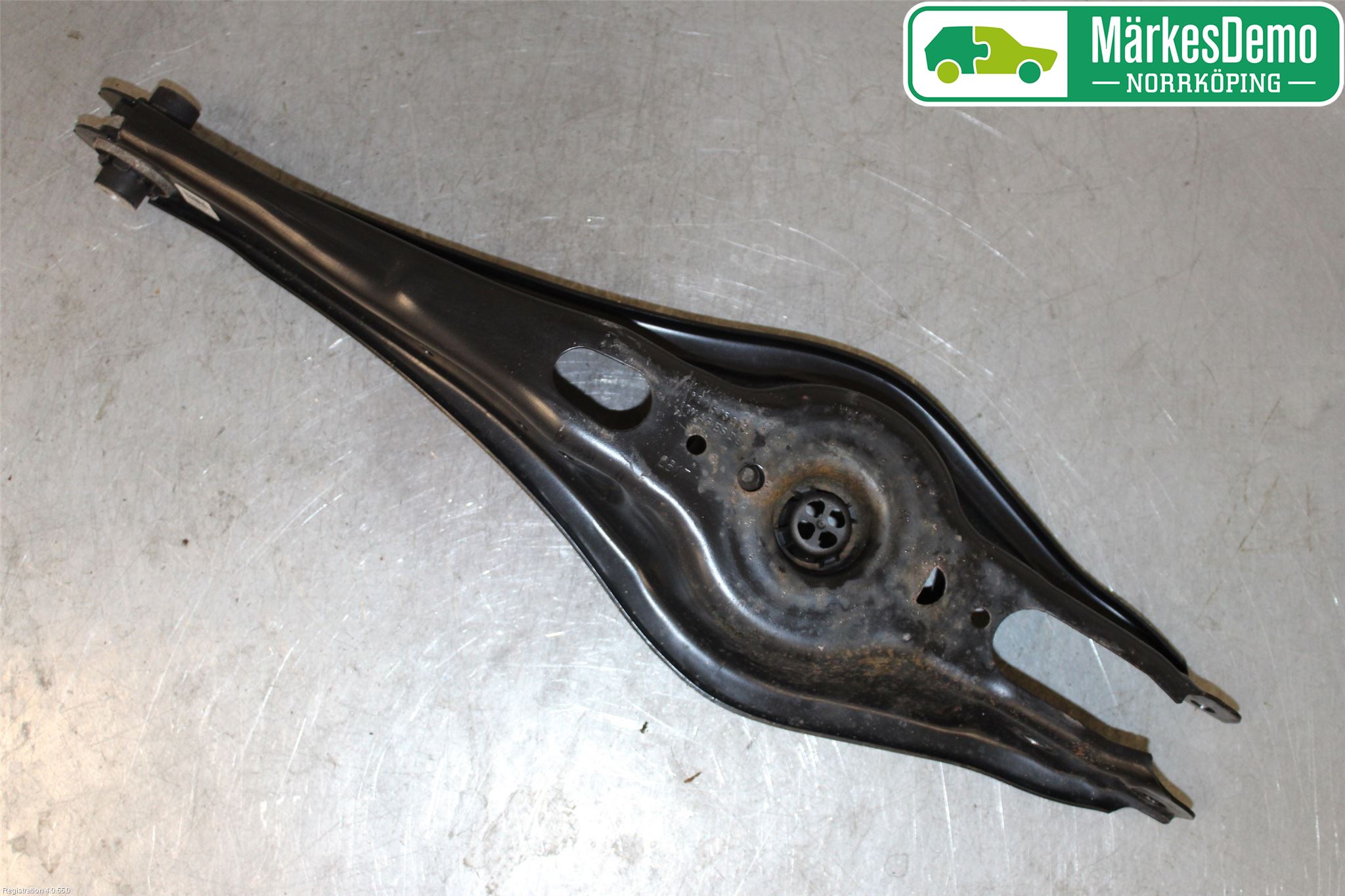 Volkswagen VW PASSAT 15-19 Bärarm Bak Höger