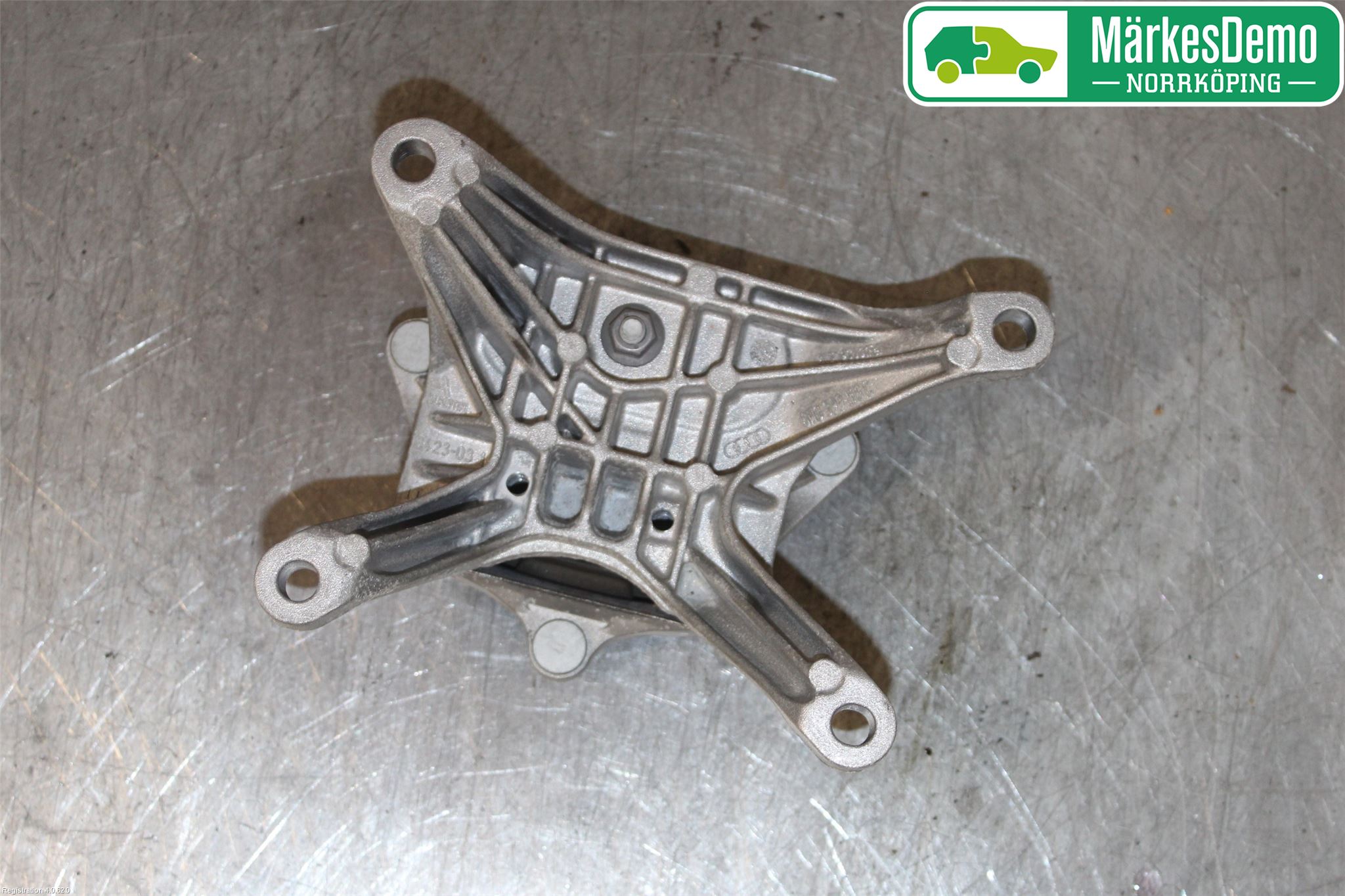 Audi A4/S4 B9 20- Växellådsfäste